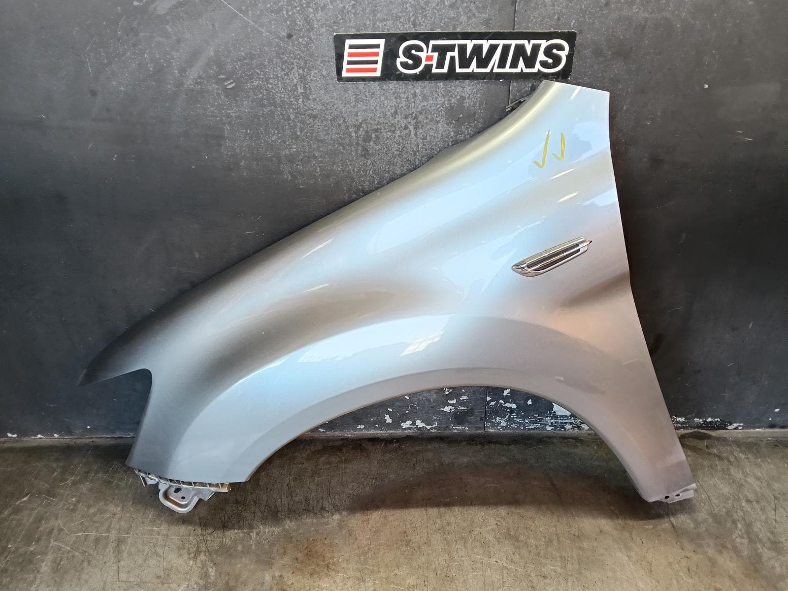 Used auto part listing image: 2013 MITSUBISHI ASX LEFT GUARD XA-XB, NON FLARE TYPE, 05/10-03/15 0000407529