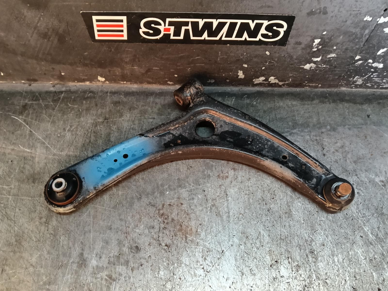 Used auto part listing image: 2013 MITSUBISHI ASX RIGHT FRONT LOWER CONTROL ARM XB-XC, 07/12-04/14 0000407635