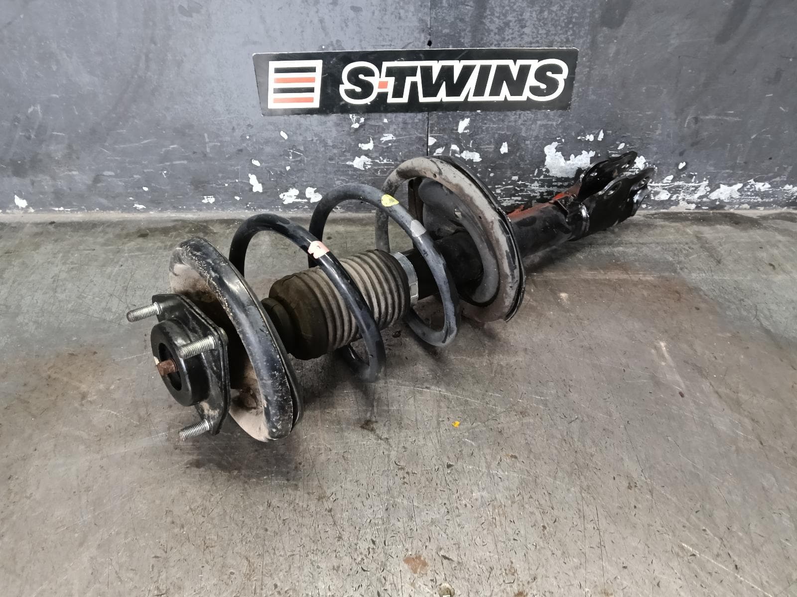 Used auto part listing image: 2013 MITSUBISHI ASX LEFT FRONT STRUT PETROL, 2.0, XA-XD, 05/10-12/24 0000407636