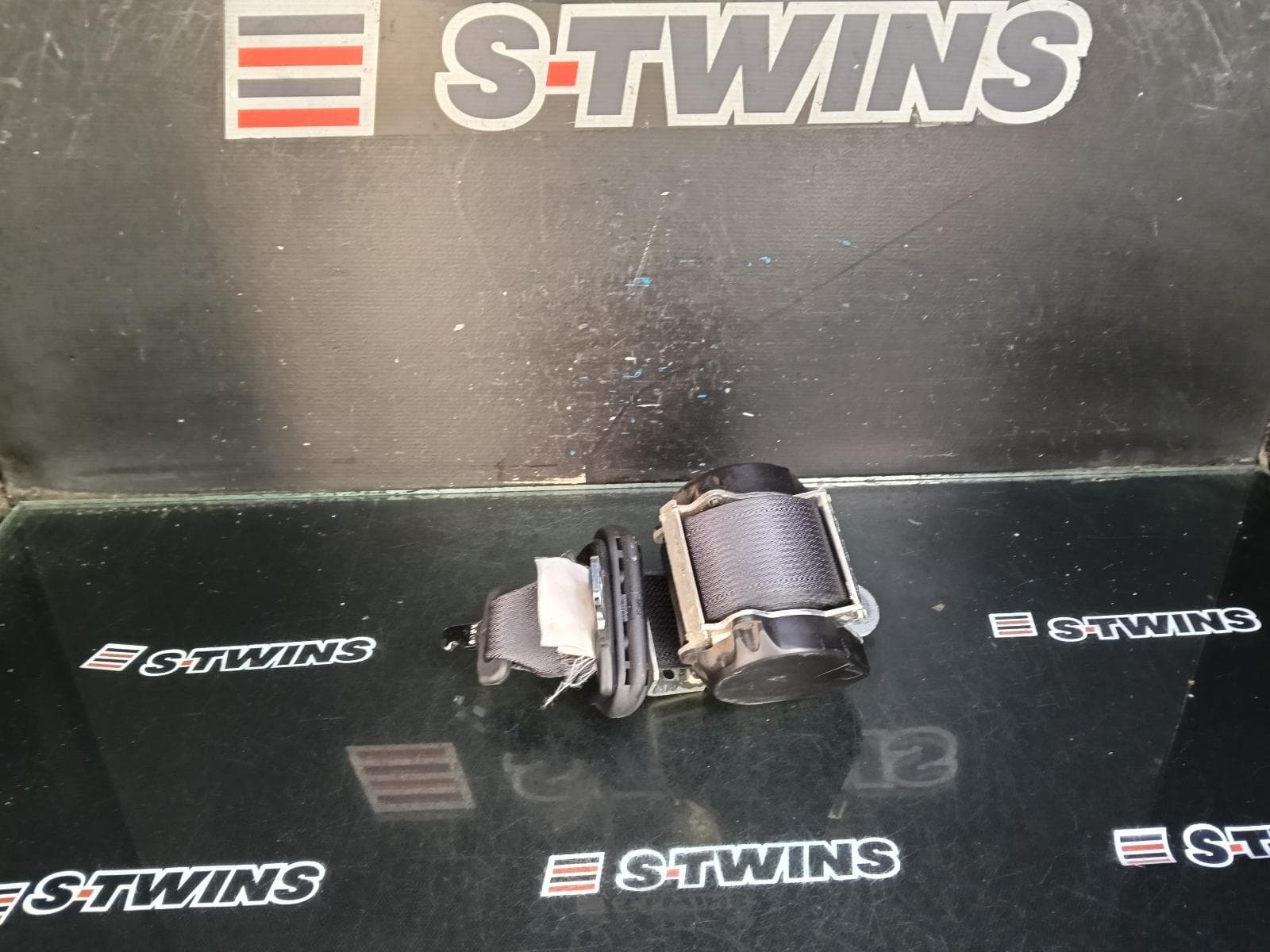 Used auto part listing image: 2013 MITSUBISHI ASX SEAT BELT STALK CENTRE REAR, SEAT BELT ONLY, XA-XD, 05/10-12/24 0000407640