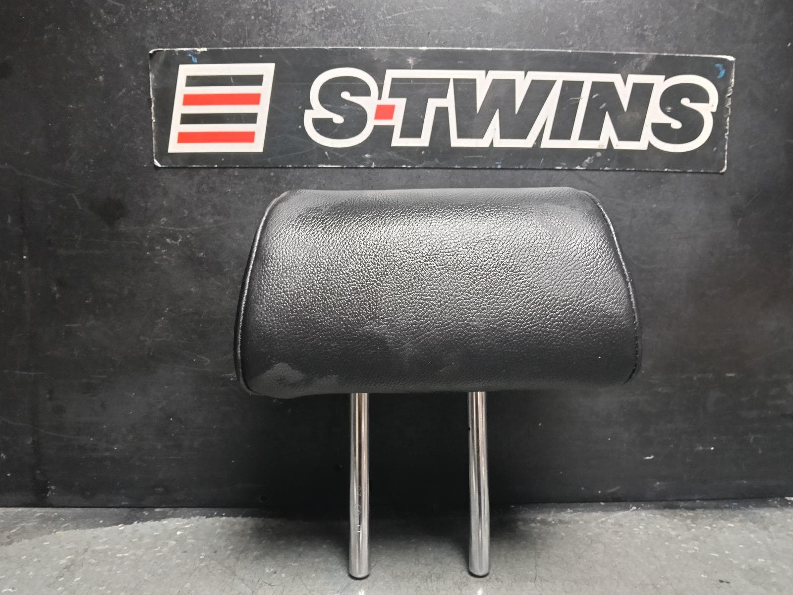 Used auto part listing image: 2024 NISSAN QASHQAI HEADREST J12, CENTRE REAR, LEATHER, BLACK, 05/22- 0000408068