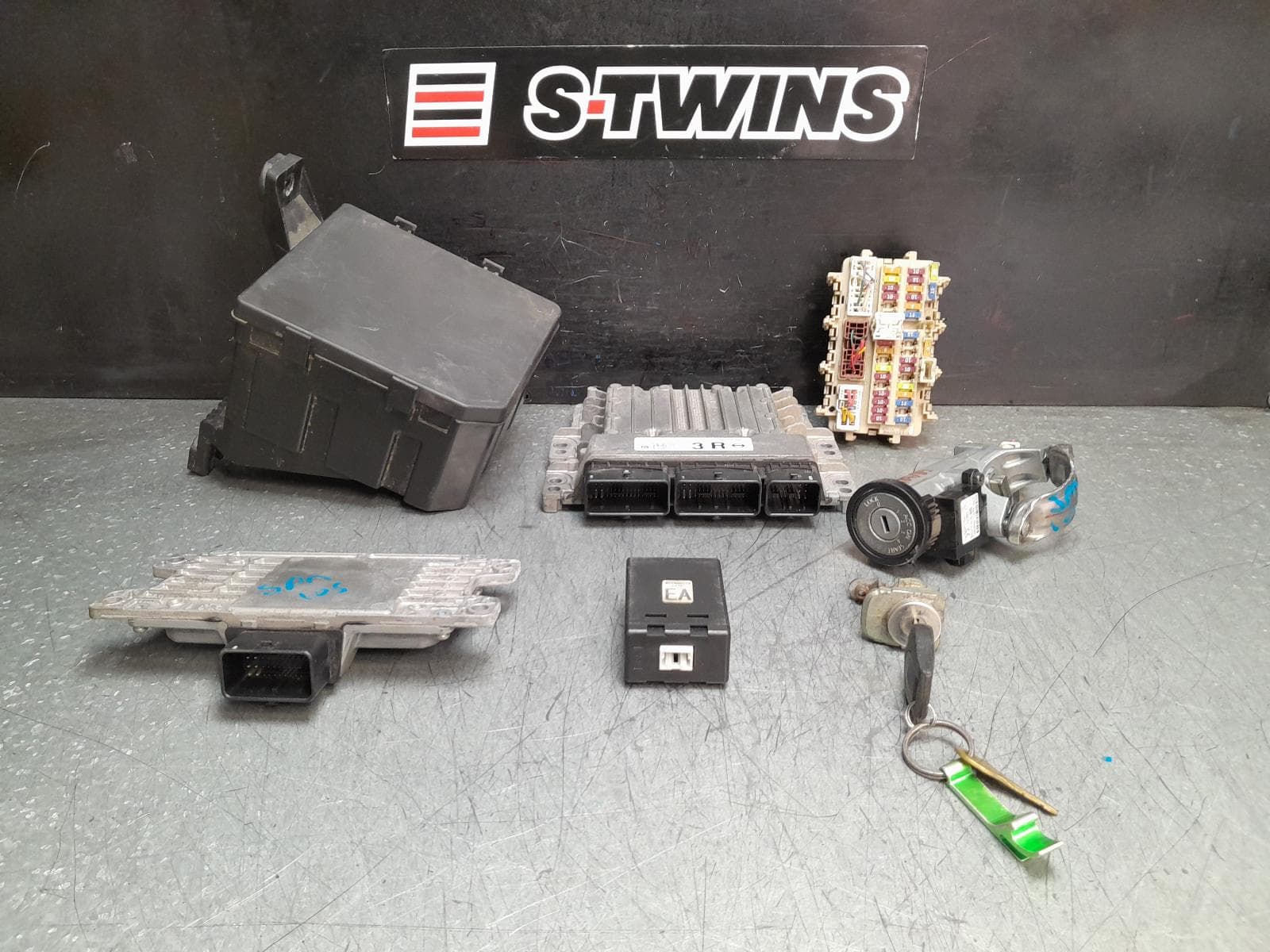 Used auto part listing image: 2018 NISSAN NAVARA NP300, ENGINE ECU, 2.3 DIESEL, YS23DDT/YS23DDTT, P/N 237104JA9E, SEC SET (ECU/IMM/READER/KEY), 04/15- 0000368114