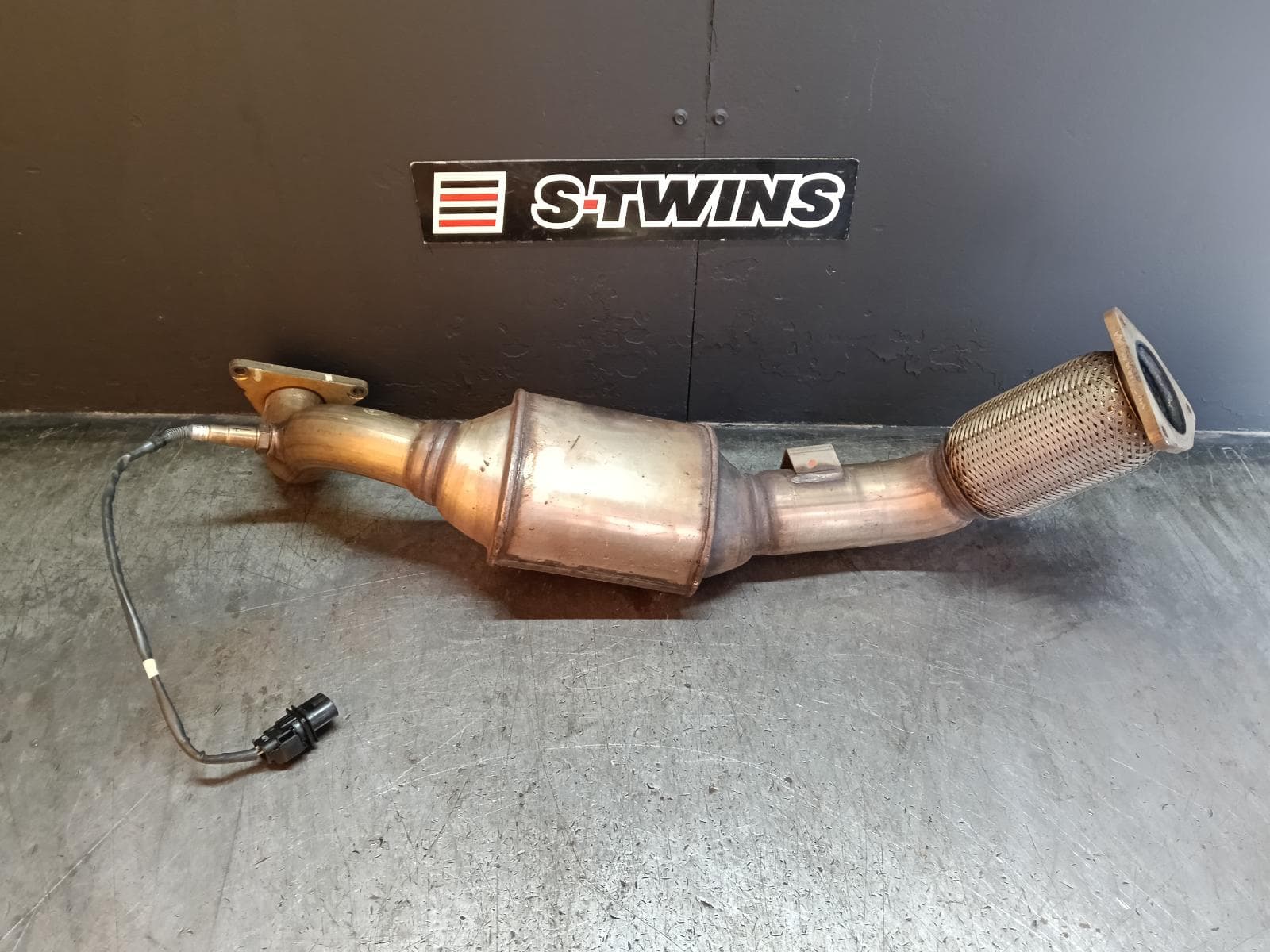 Used auto part listing image: 2014 VOLKSWAGEN TOUAREG CATALYTIC CONVERTER DOWNPIPE-CAT TYPE, 3.0, DIESEL, CJMA/CRCA CODE, 7P, 12/10-04/18 0000412040