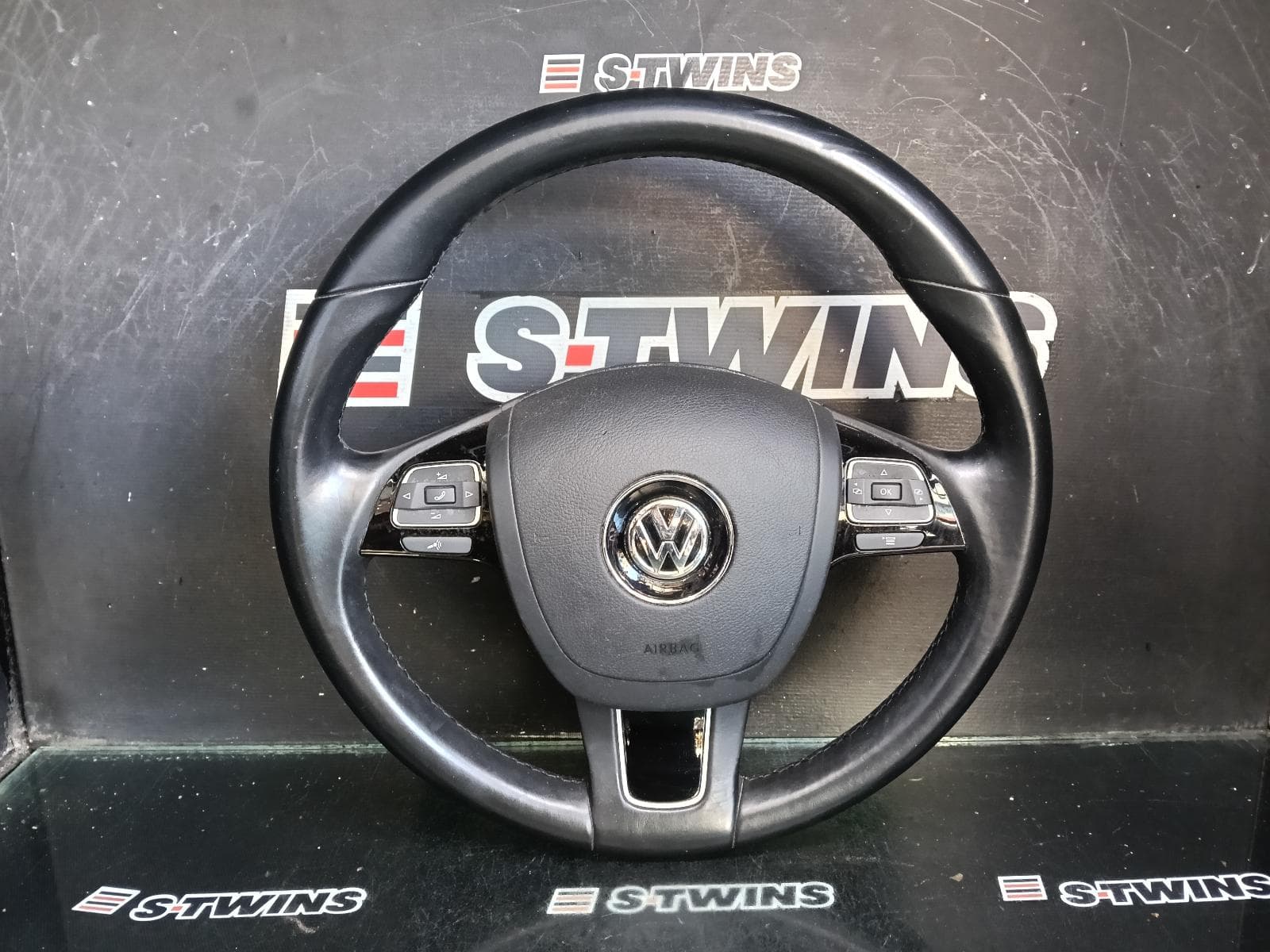 Used auto part listing image: 2014 VOLKSWAGEN TOUAREG STEERING WHEEL LEATHER, STANDARD TYPE, 7P, 12/10-04/18 0000412057