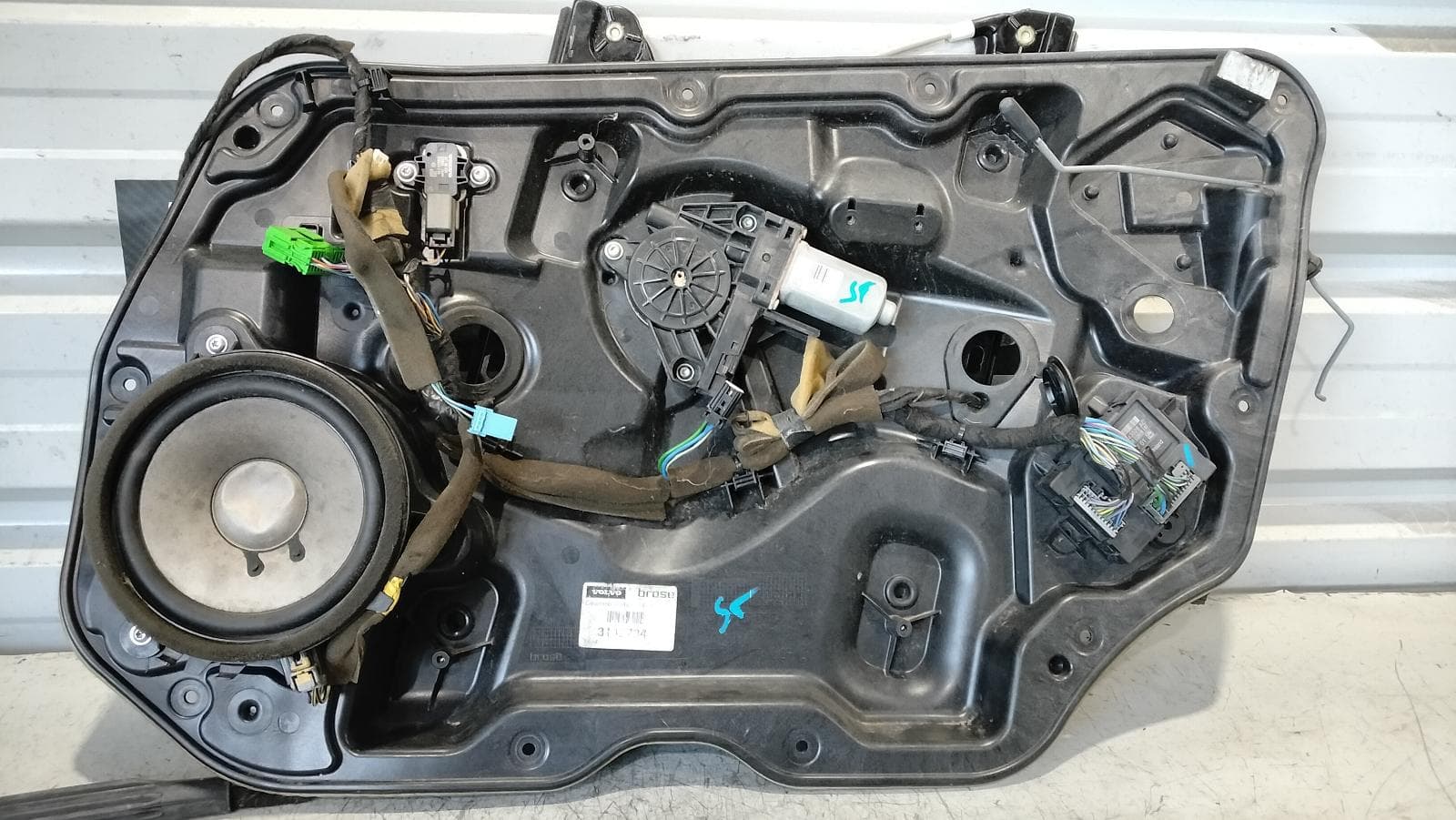 Used auto part listing image: 2015 VOLVO XC60 RIGHT FRONT WINDOW REG MOTOR DOOR REG ASSY (REG AND MOTOR), DZ, 02/09-04/17 0000406240