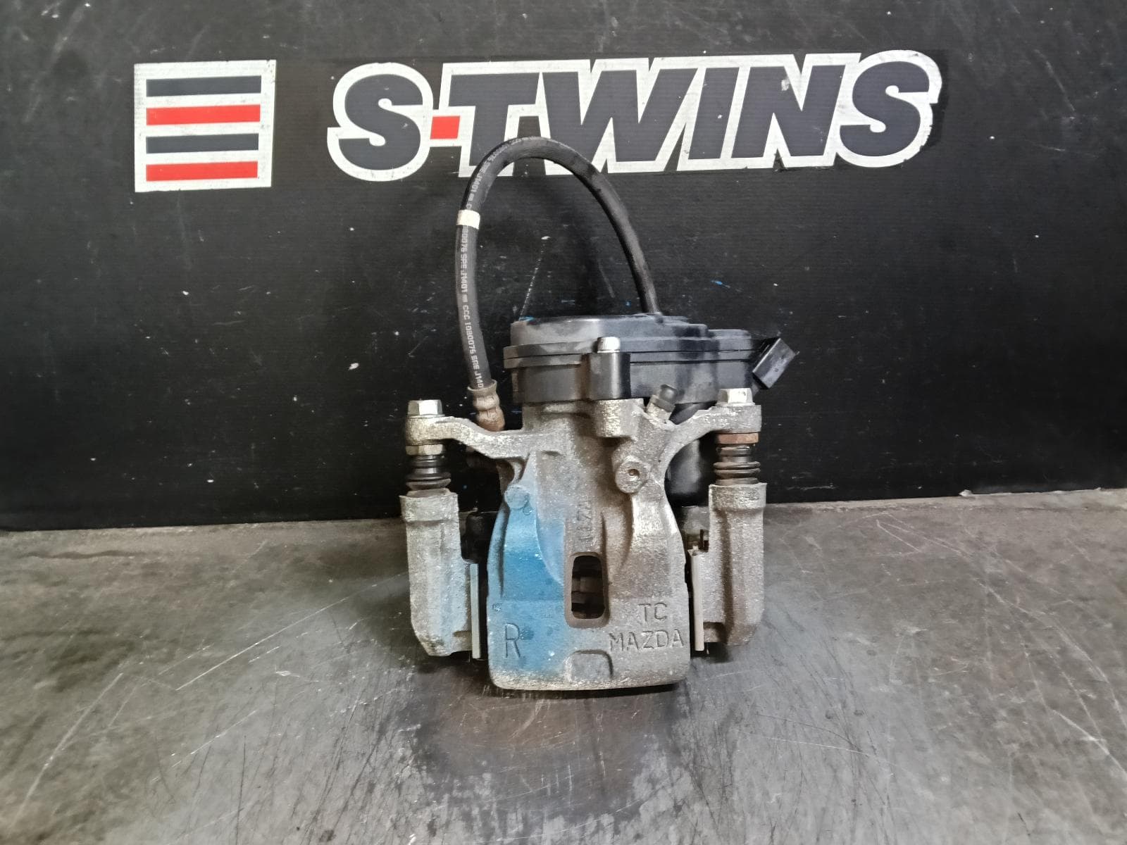 Used auto part listing image: 2018 MAZDA CX5 CALIPER RH REAR, KF, 02/17- (AUS ONLY) 0000408552