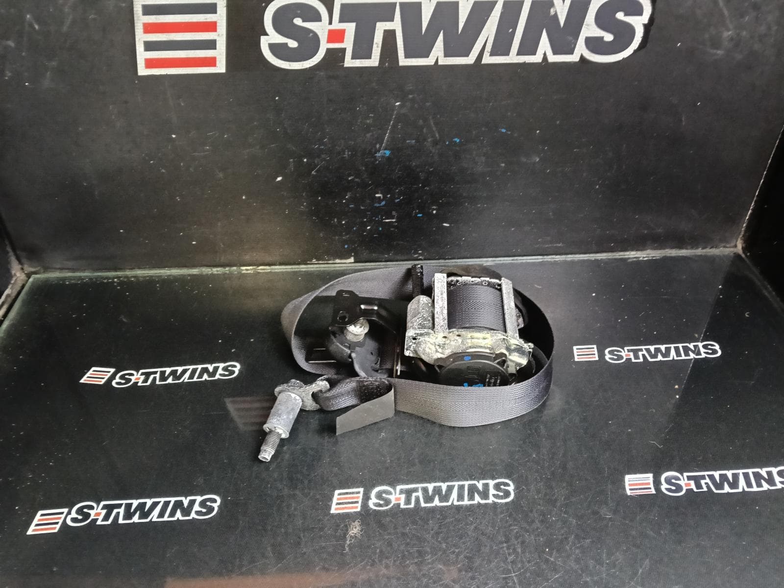 Used auto part listing image: 2018 MERCEDES X CLASS SEAT BELT STALK RH REAR, SEAT BELT ONLY, X470, 02/18-06/20 0000408302