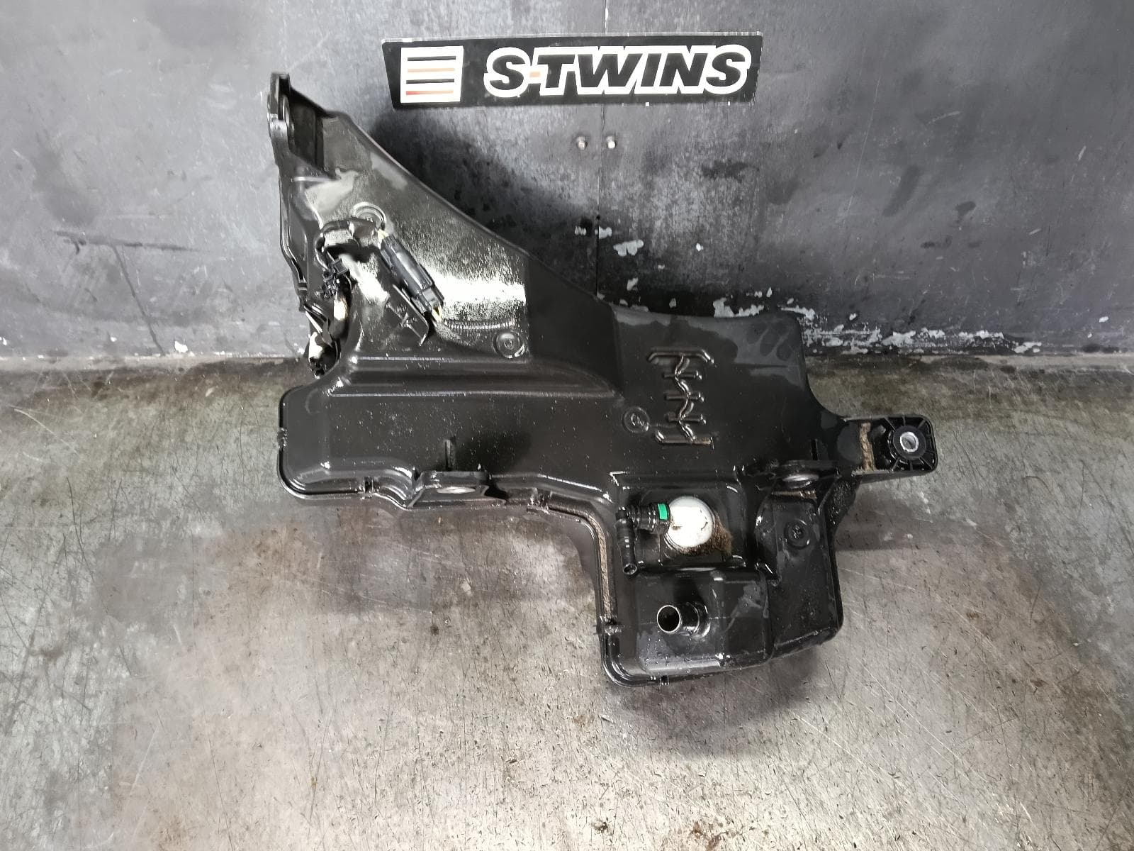 Used auto part listing image: 2022 FORD EVEREST ADBLUE TANK 2.0, DIESEL, UA, 06/18-05/22 0000409013