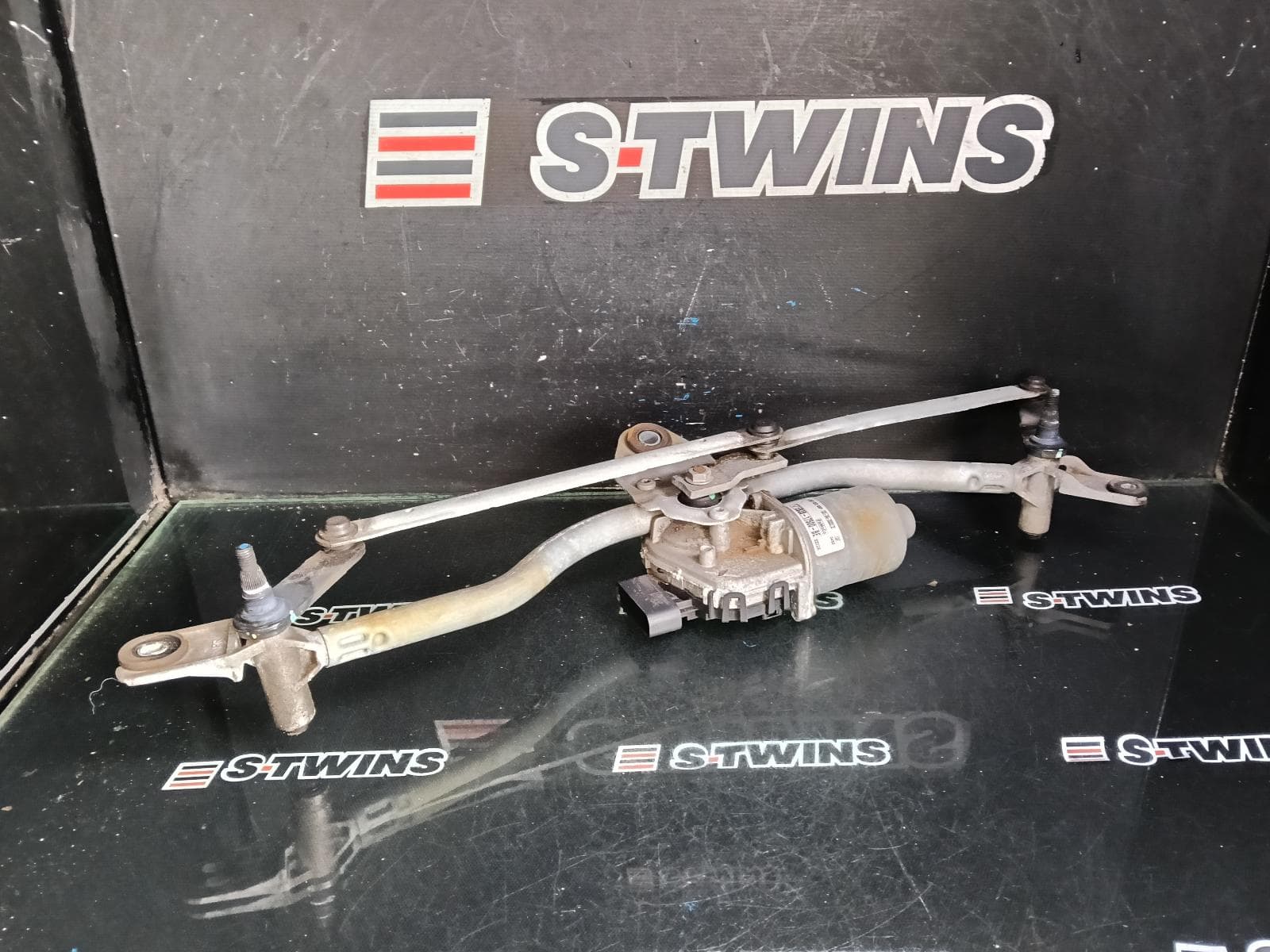 Used auto part listing image: 2022 FORD EVEREST WIPER MOTOR FRONT, UA, 07/15-05/22 0000409023