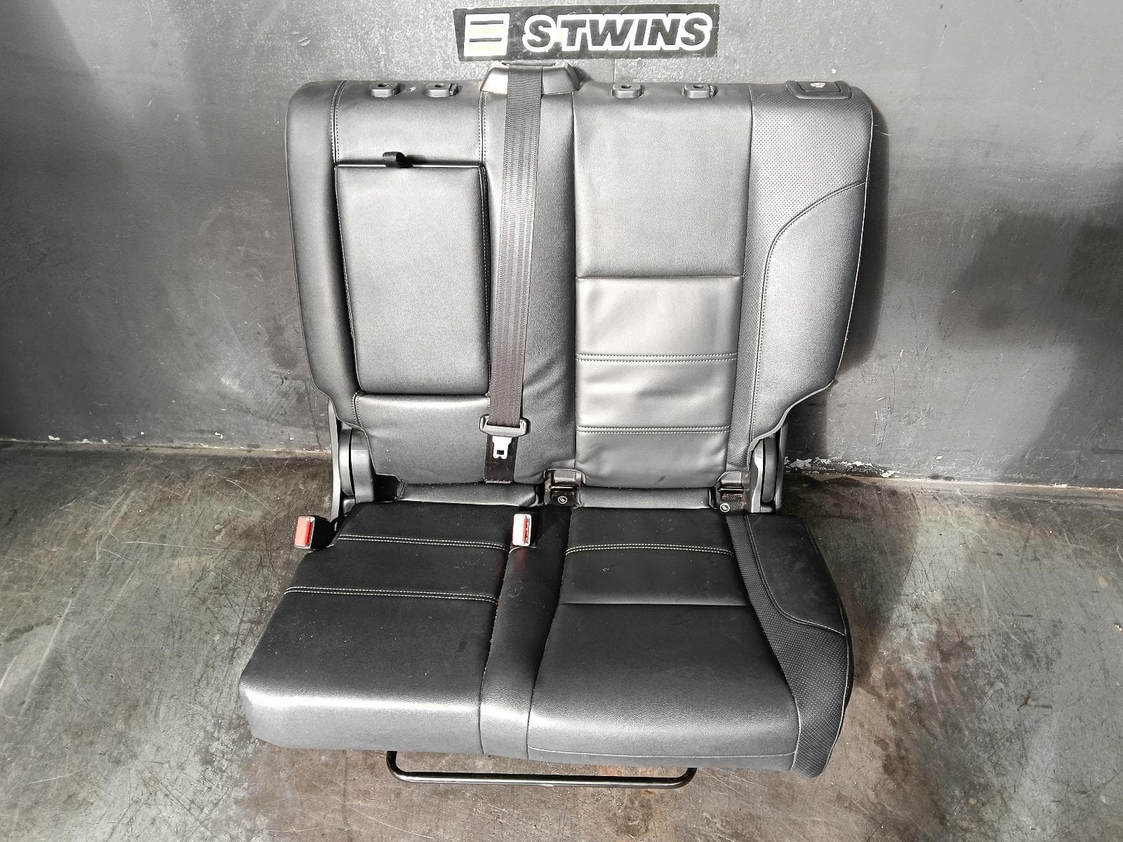 Used auto part listing image: 2022 FORD EVEREST 2ND SEAT REAR SEAT LH REAR, UA, LEATHER, 07/15-05/22 0000408814