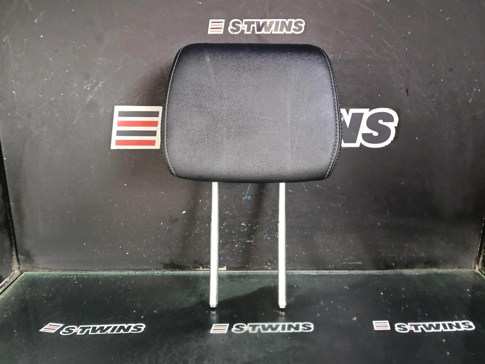 Used auto part listing image: 2022 FORD EVEREST HEADREST LH REAR, UA, 07/15-05/22 0000409033