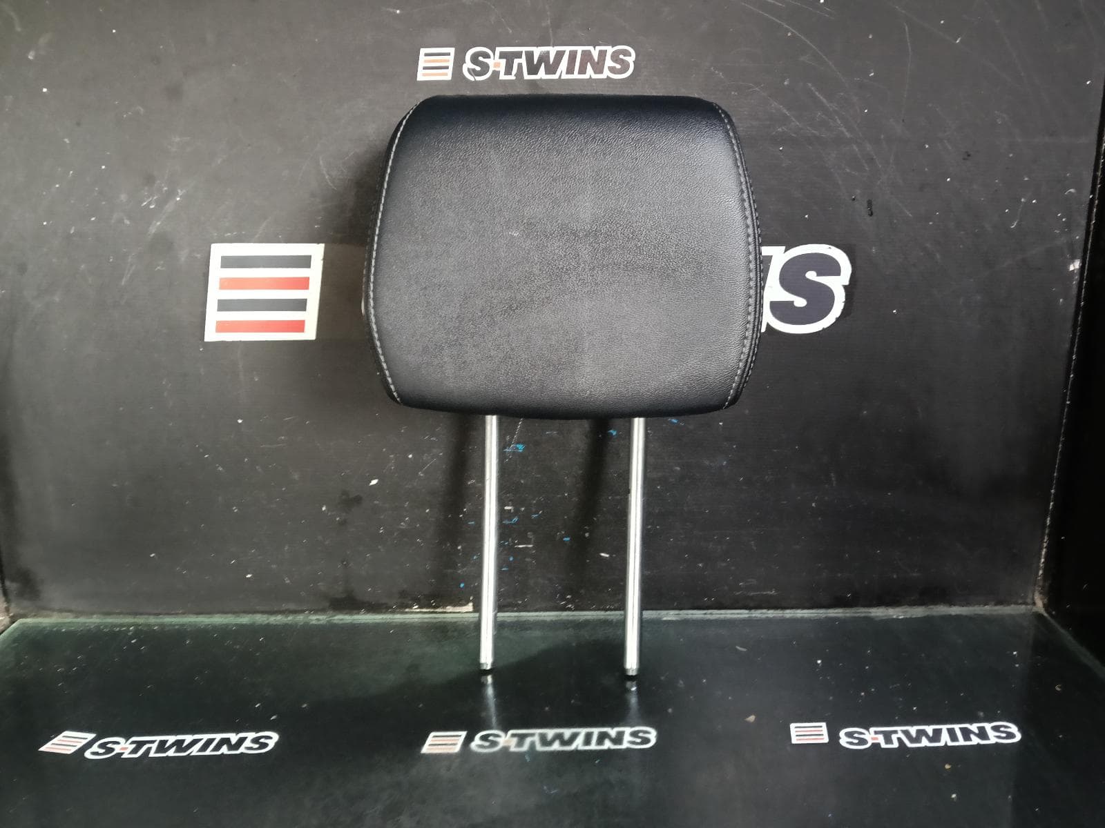 Used auto part listing image: 2022 FORD EVEREST HEADREST RH REAR, UA, 07/15-05/22 0000409034