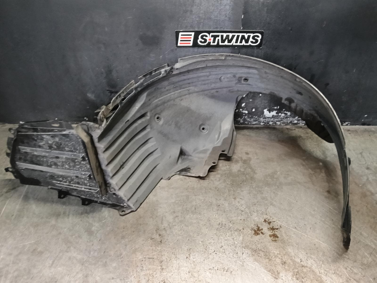 Used auto part listing image: 2021 SUBARU OUTBACK LEFT GUARD LINER 7TH GEN, FRONT, 12/20- 0000408723
