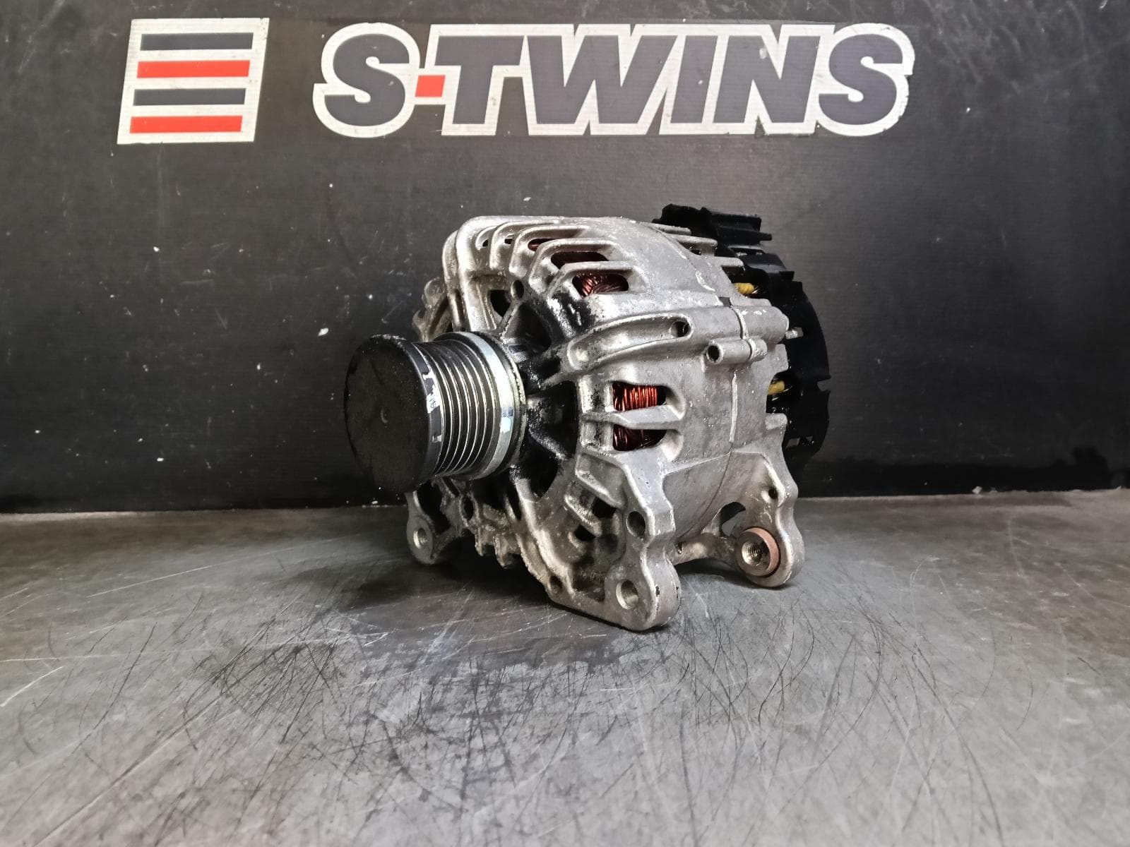 Used auto part listing image: 2018 AUDI Q5 ALTERNATOR FY, PETROL, 2.0, VALEO, 150 AMP, 02/17-08/20 0000408875