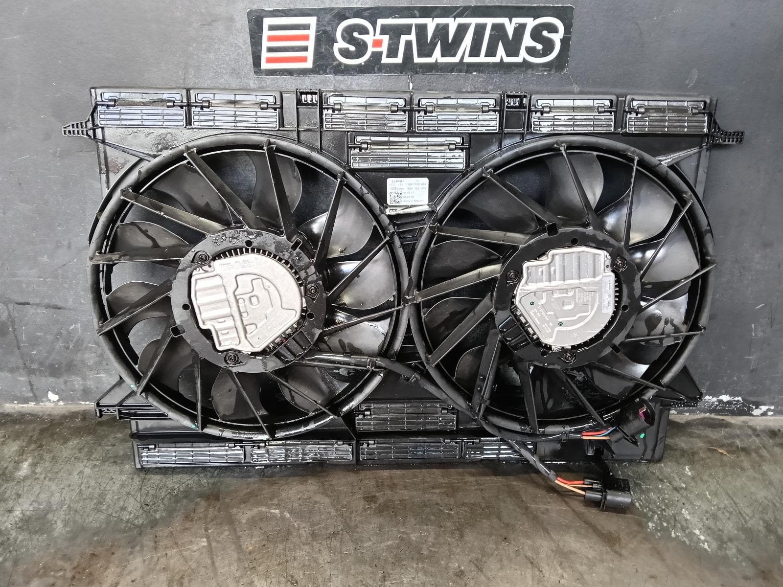 Used auto part listing image: 2018 AUDI Q5 FAN FY, DUAL FAN ASSY, DIESEL, 2.0, TURBO, DETA CODE, 02/17-08/20 0000408880