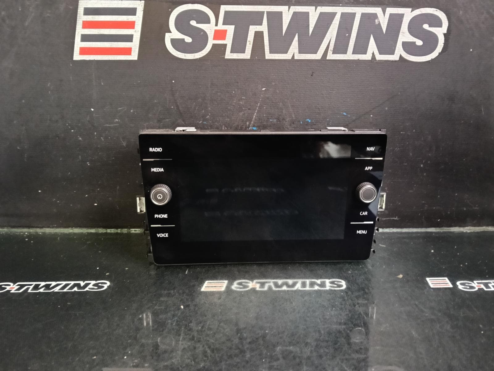 Used auto part listing image: 2019 VOLKSWAGEN GOLF DISPLAY UNIT, 8IN TOUCHSCREEN, W/ SAT NAV TYPE, GEN 7, 03/17-08/20 0000408387