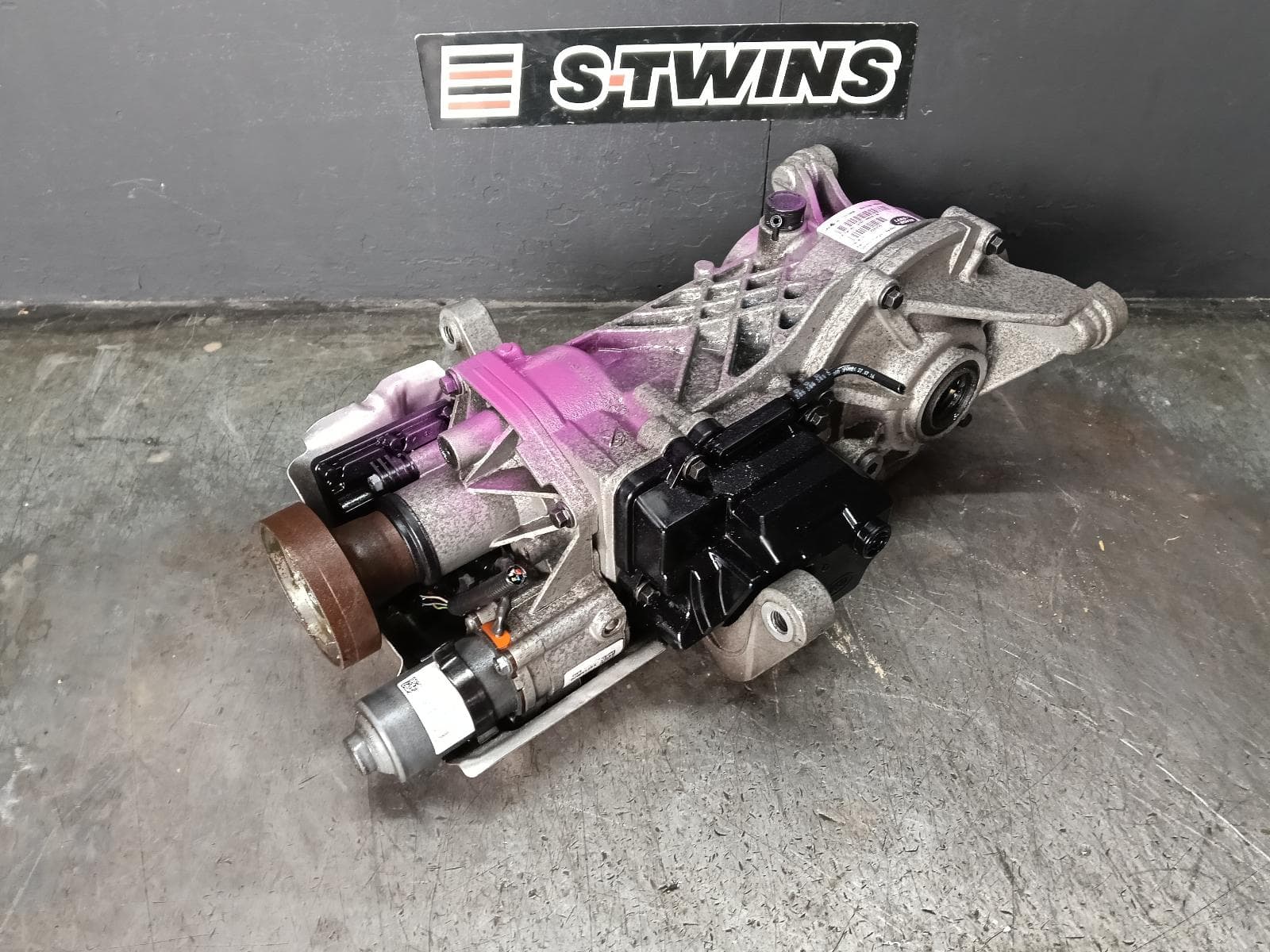 Used auto part listing image: 2017 LAND ROVER RANGE ROVER EVOQUE DIFFERENTIAL CENTRE REAR, 2.0, DIESEL, EFFICIENT DRIVELINE, L538, 09/15-01/19 0000412619