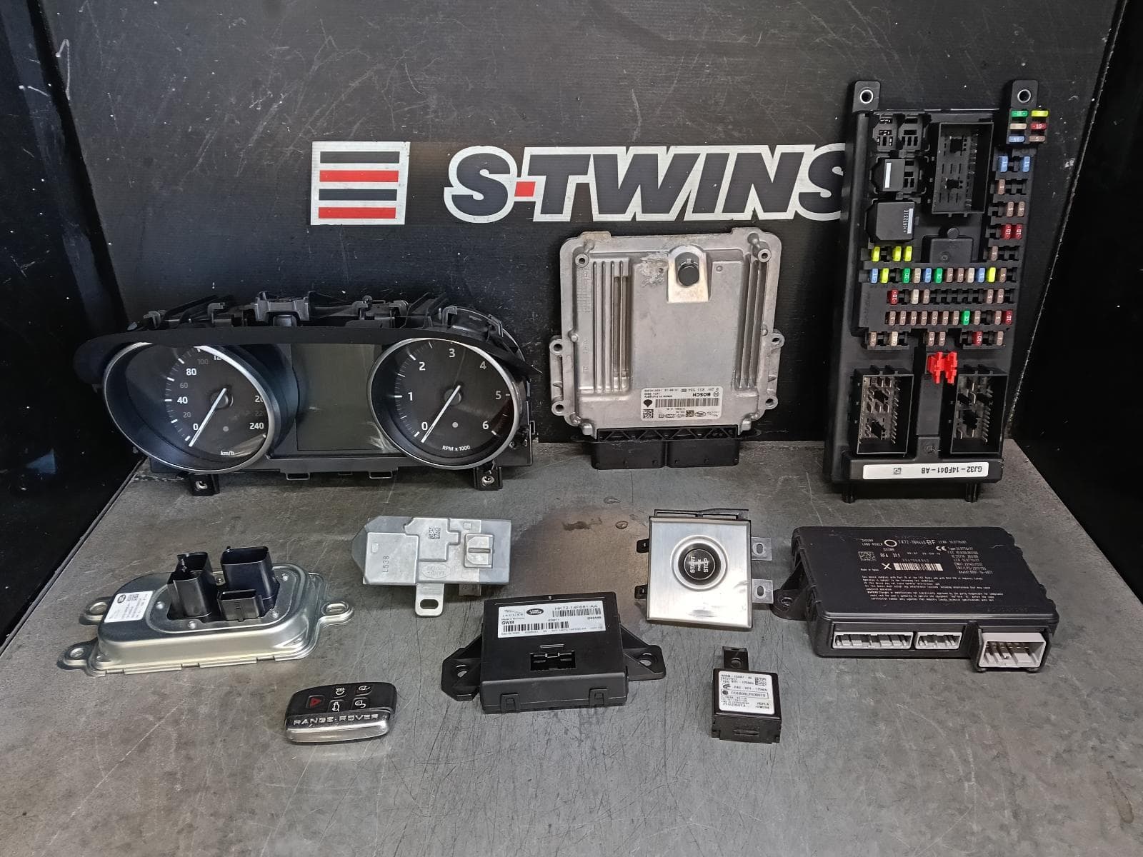 Used auto part listing image: 2017 LAND ROVER RANGE ROVER EVOQUE ENGINE ECU, 2.0, DIESEL, SEC SET (ECU/IMM/READER/KEY), L538, 09/15-01/19 0000412563