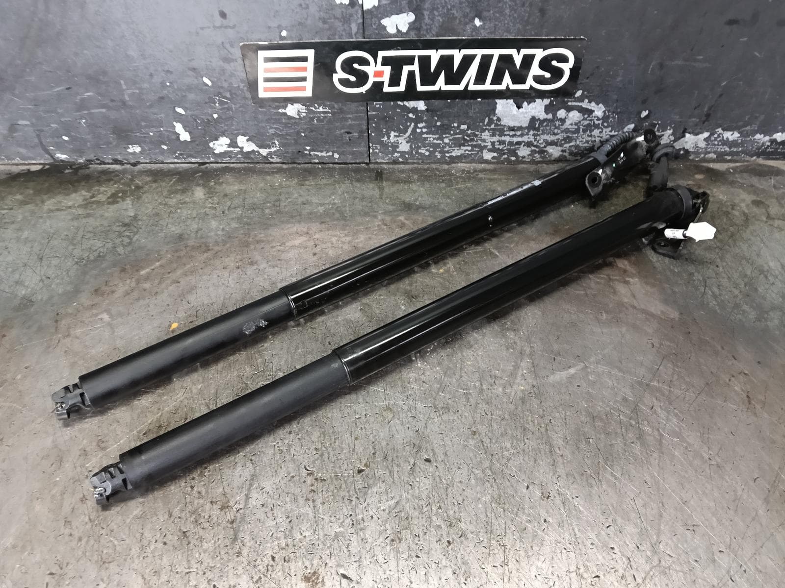 Used auto part listing image: 2021 SUBARU OUTBACK HATCH STRUT 7TH GEN, 12/20-07/25 0000408745