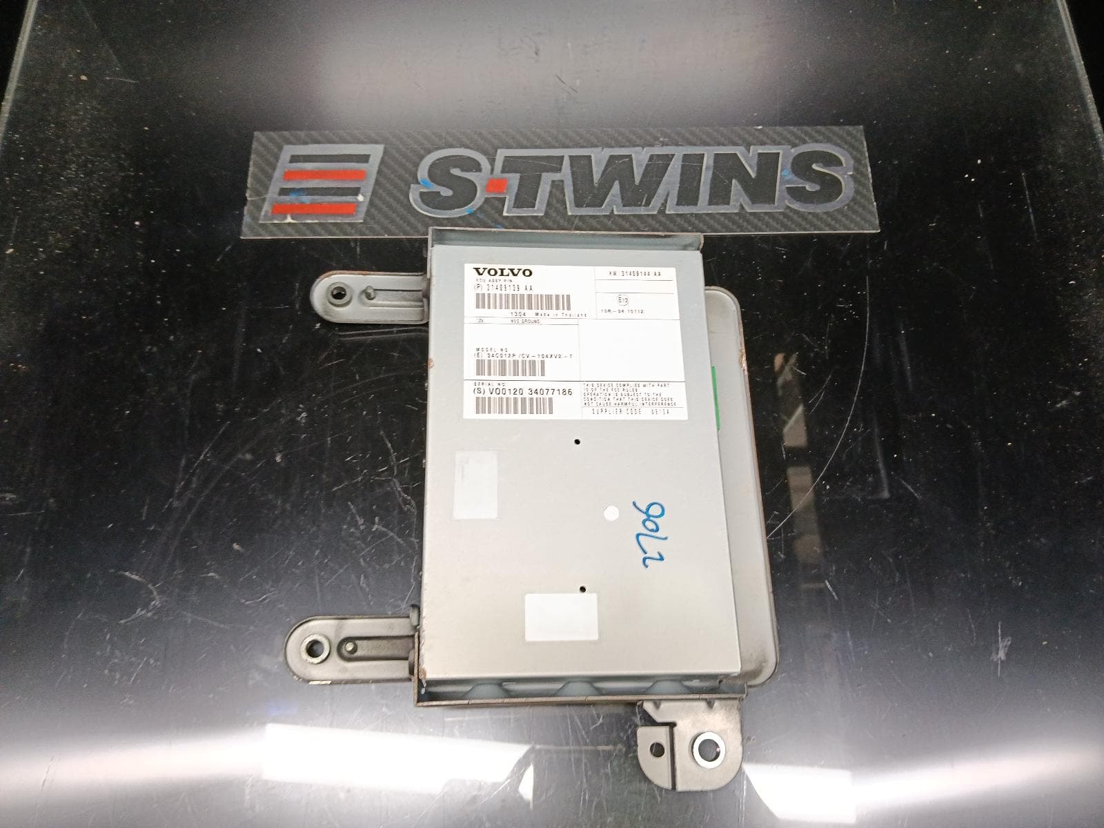 Used auto part listing image: 2013 VOLVO S40 AMPLIFIER, 02/13- 0000408155