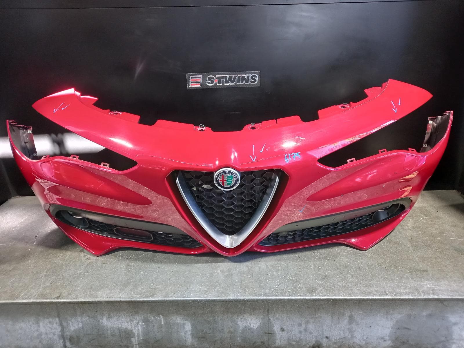 Used auto part listing image: 2020 ALFA ROMEO STELVIO FRONT BUMPER 949, BUMPER BAR, NON QUADRIFOGLIO TYPE, 01/18- 0000219934