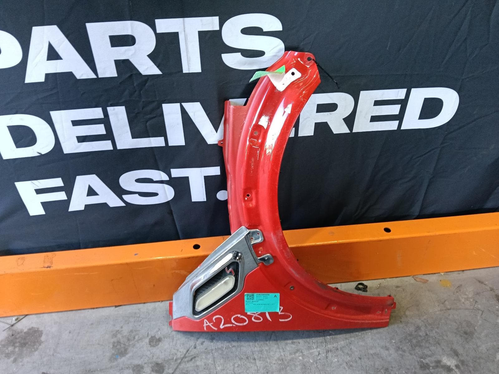 Used auto part listing image: 2011 MINI COOPER RIGHT GUARD R60 COUNTRYMAN 01/11-12/16 0000408234