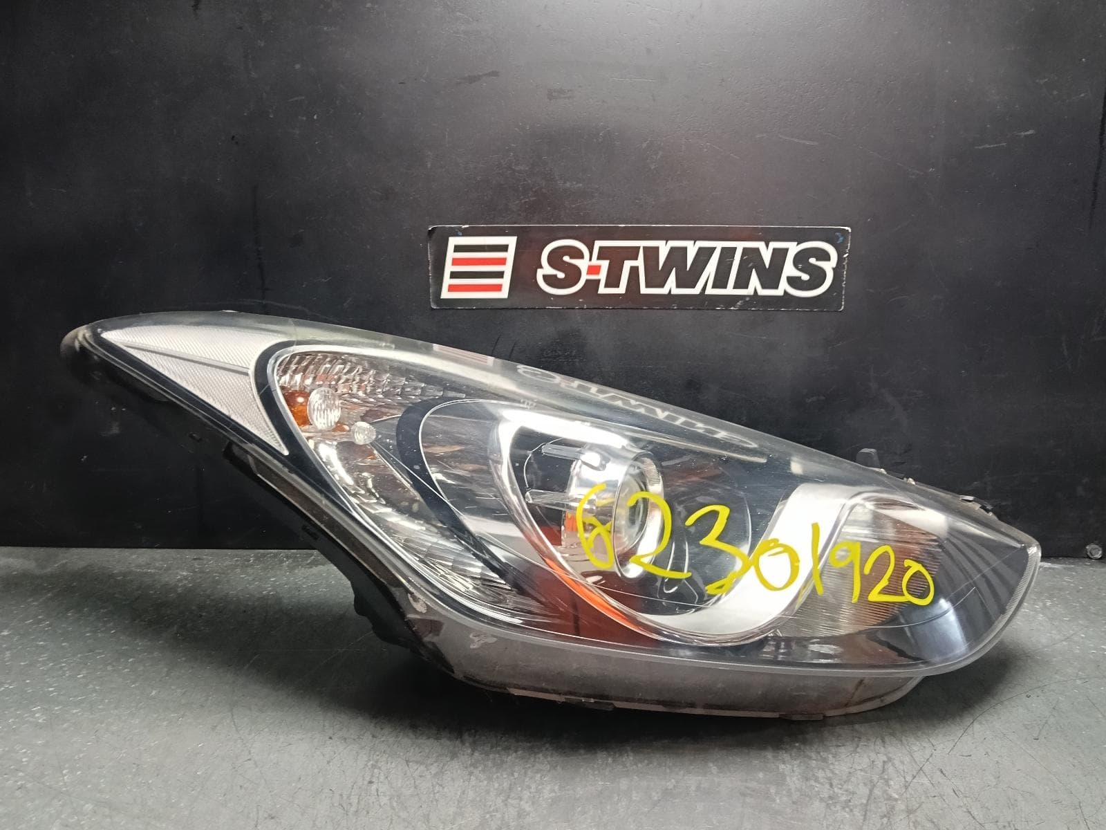 Used auto part listing image: 2013 HYUNDAI I30 RIGHT HEADLAMP GD, 3DR HATCH/5DR WAGON, 12/12-02/17 0000409892