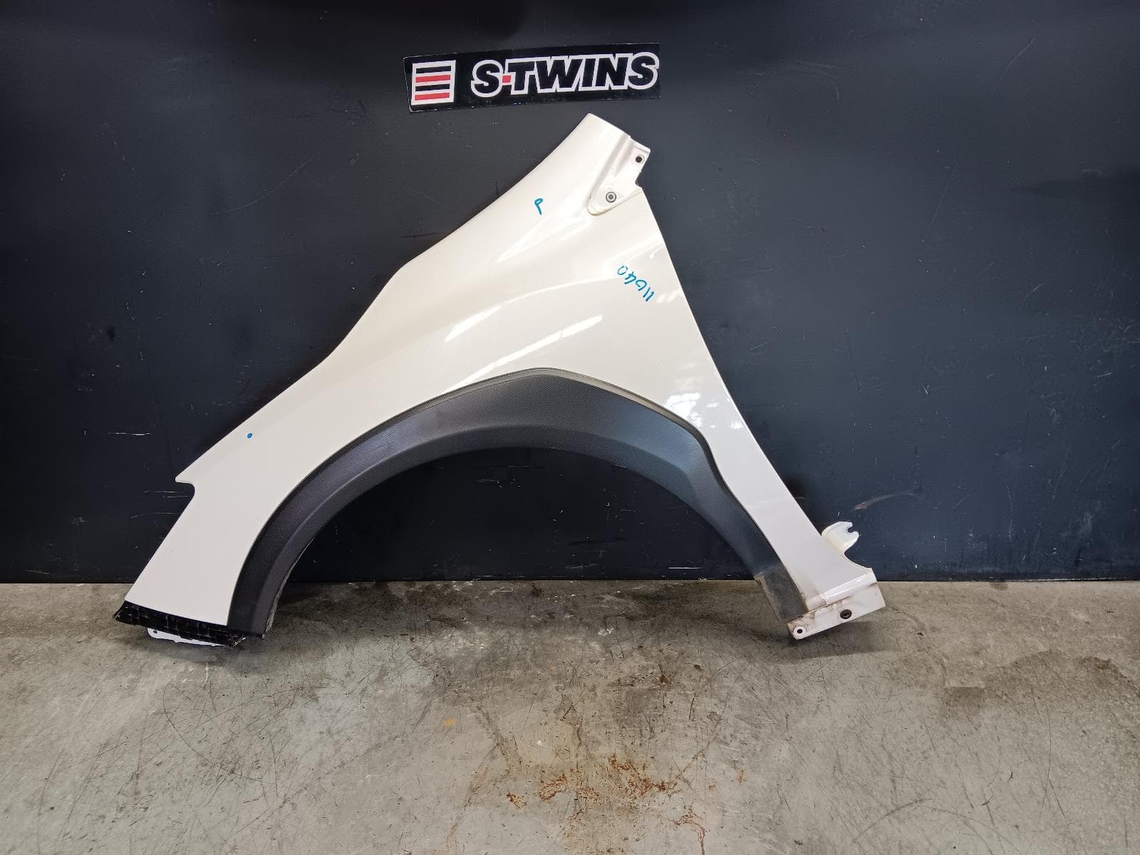 Used auto part listing image: 2018 SUBARU XV LEFT GUARD G5X, NON FLASHER TYPE, 03/17-06/23 0000411104
