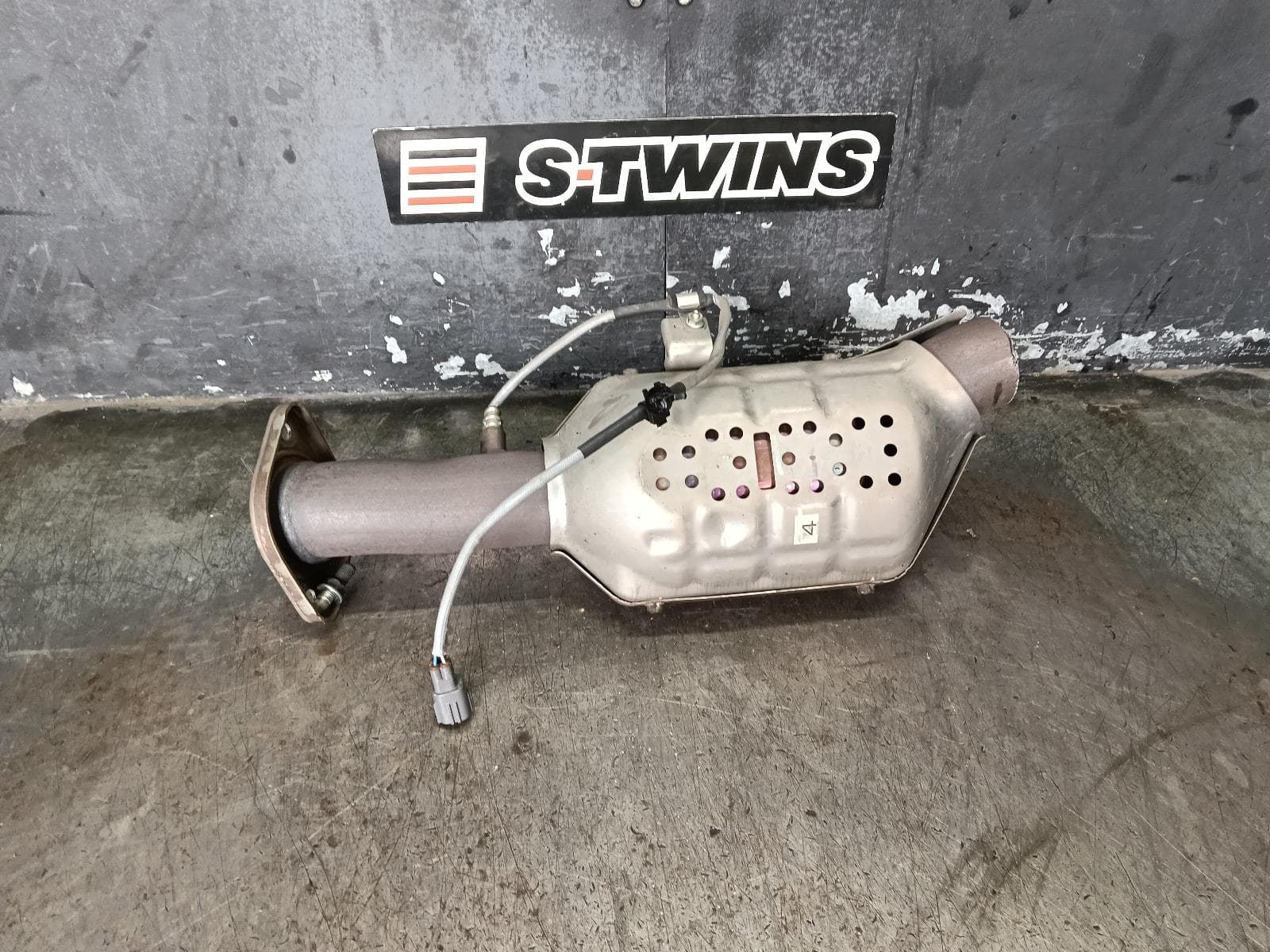 Used auto part listing image: 2018 MAZDA CX5 CATALYTIC CONVERTER UNDER CAR-CAT TYPE, PETROL, 2.5, 4WD, KF, 02/17-03/26 0000408370