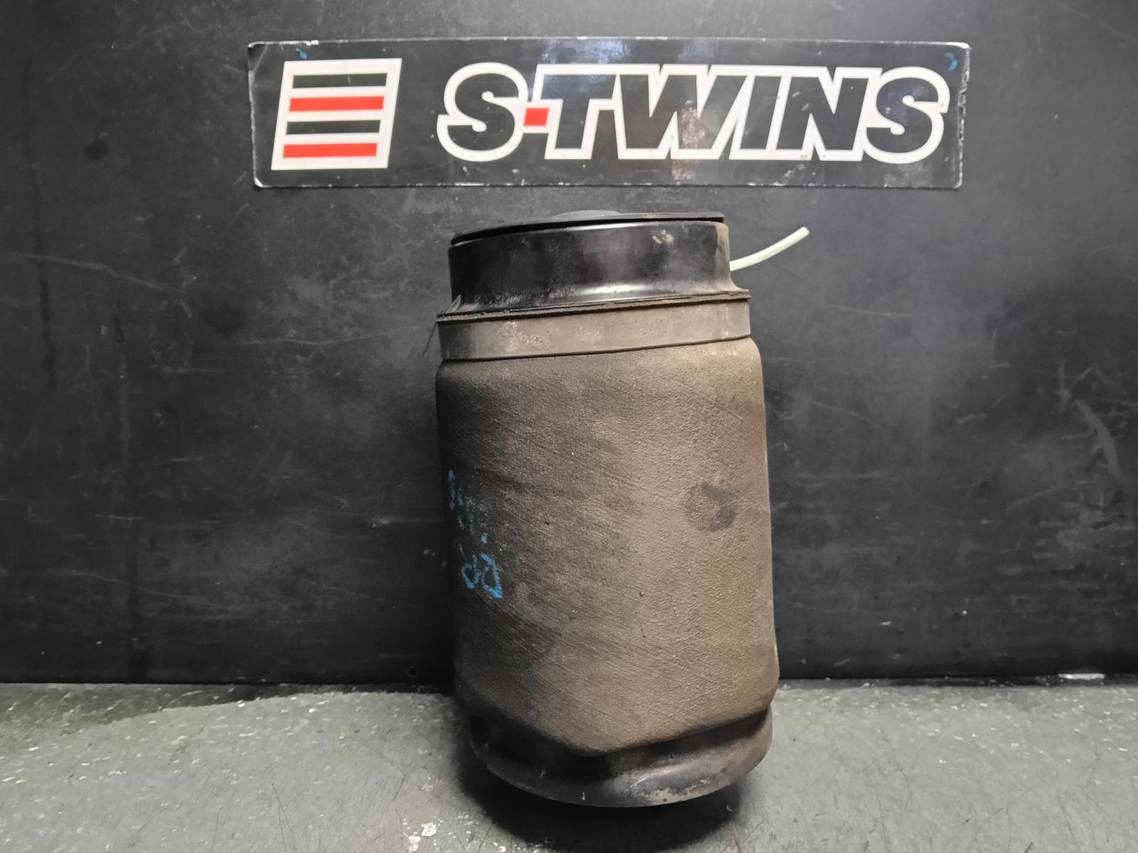 Used auto part listing image: 2013 MERCEDES M CLASS SHOCK ABSORBER REAR (RH SIDE), AIRBAG TYPE, W166, 03/12-01/16 0000408568