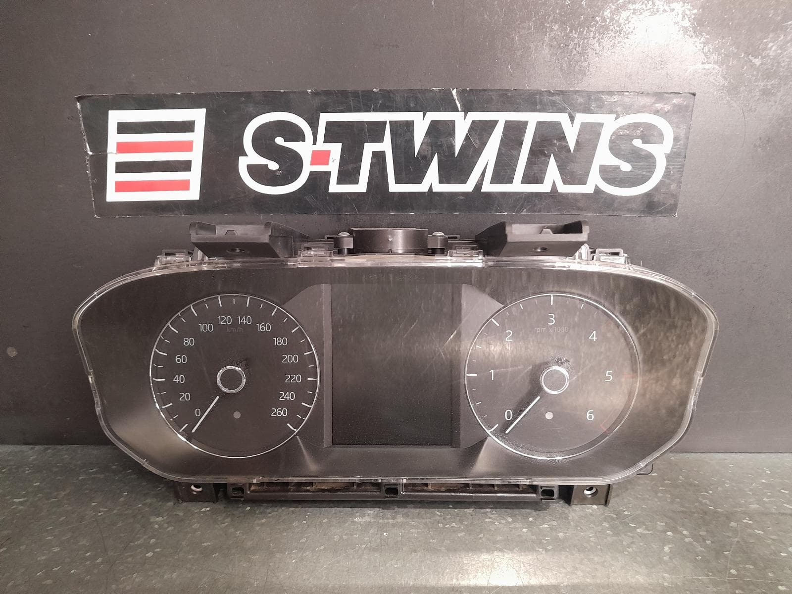 Used auto part listing image: 2020 LAND ROVER RANGE ROVER EVOQUE INSTRUMENTCLUSTER L551, 02/19- 0000332239