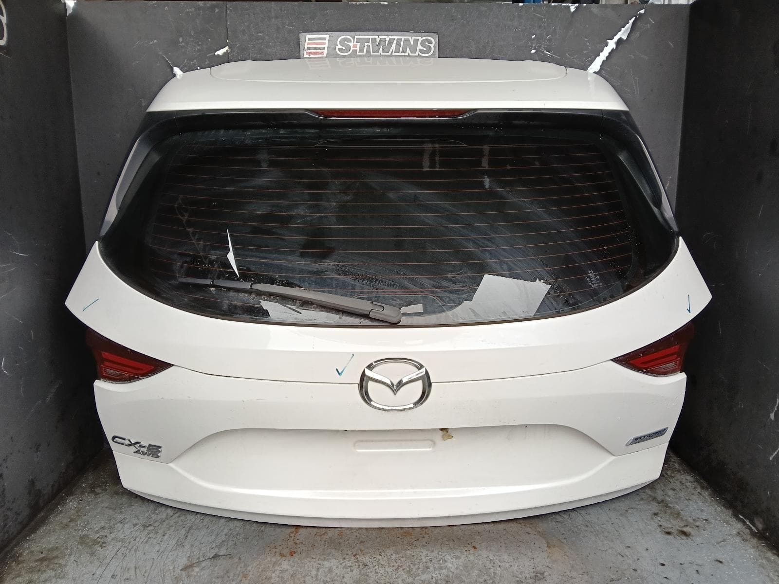 Used auto part listing image: 2018 MAZDA CX5 BOOTLID TAILGATE TAILGATE, NON POWER LIFTGATE TYPE, KF, 02/17-08/21 0000403369