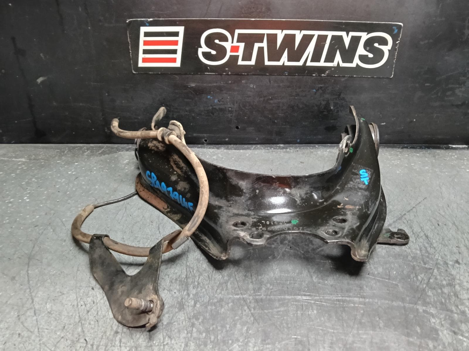 Used auto part listing image: 2019 HOLDEN COLORADO LEFT FRONT UPPER CONTROL ARM RG, 06/12-12/20 0000409791