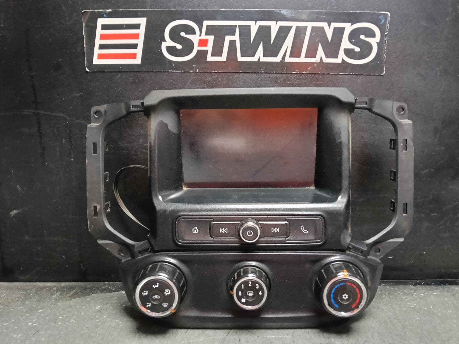 Used auto part listing image: 2019 HOLDEN COLORADO 7 INCH TOUCHSCREEN, NON SAT NAV (SINGLE KNOB ON FACE), RG/RG 7, 07/16-12/20 0000409794