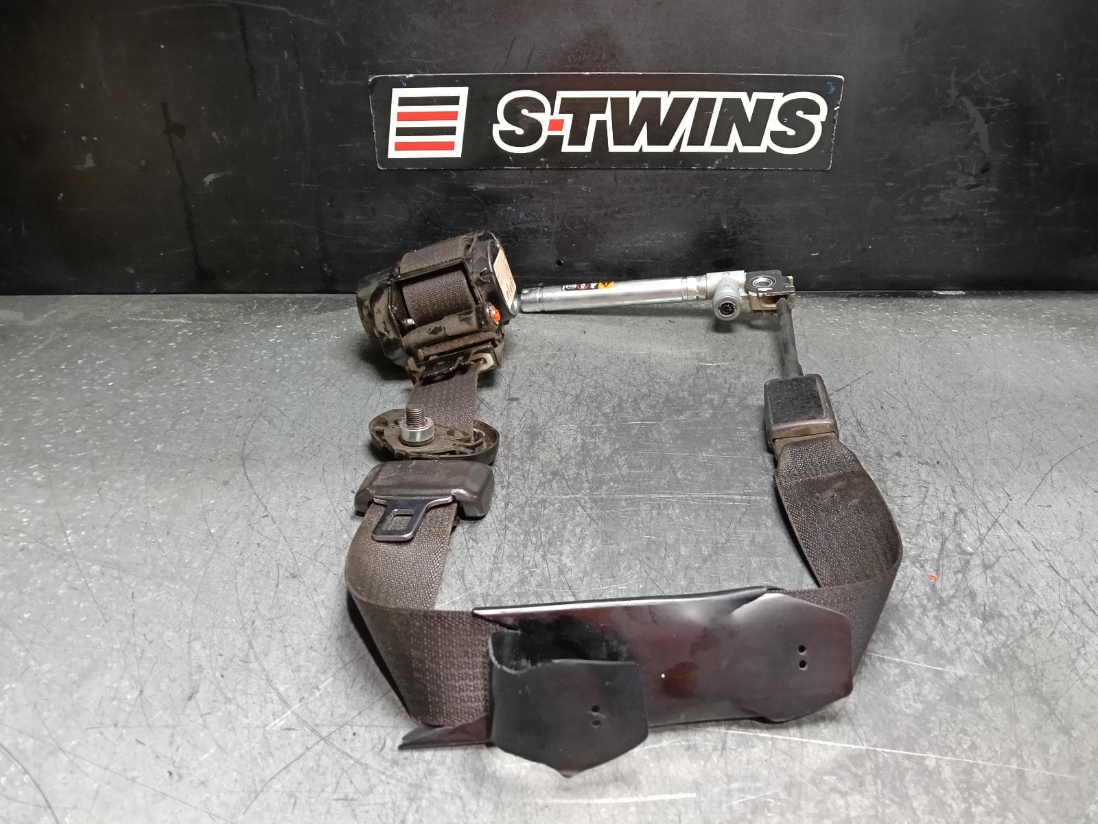 Used auto part listing image: 2019 HOLDEN COLORADO SEAT BELT STALK RG, UTE, DUAL CAB, RH FRONT, SEAT BELT ONLY, 07/16-12/20 0000409795