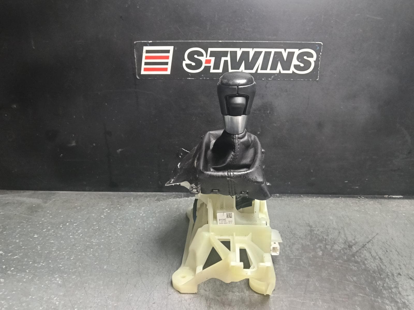 Used auto part listing image: 2014 MAZDA CX5 GEAR STICK SHIFTER KE, AUTO T/M TYPE, STANDARD, 02/12-12/14 0000413041