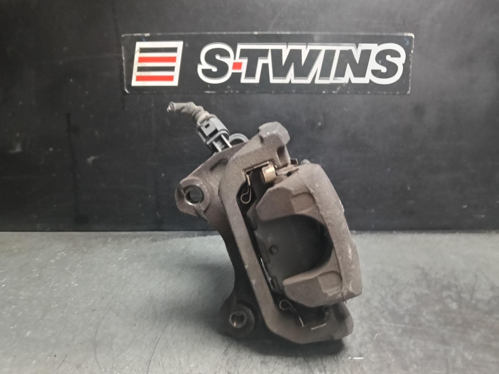 Used auto part listing image: 2014 MAZDA CX5 CALIPER LH REAR, 4WD, ELECTRONIC HANDBRAKE TYPE, KE, 02/12-12/16 0000413054