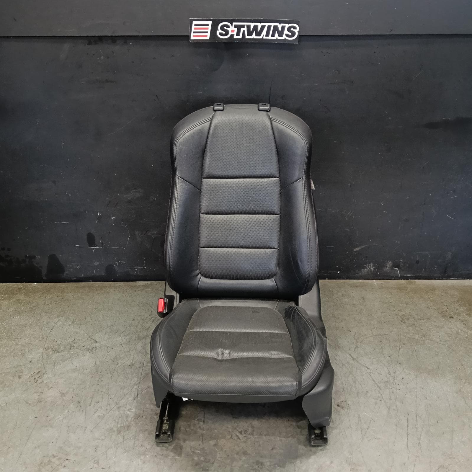 Used auto part listing image: 2014 MAZDA CX5 FRONT SEAT LH FRONT, KE, LEATHER, BLACK, GT/AKERA, 02/12-11/14 0000413057