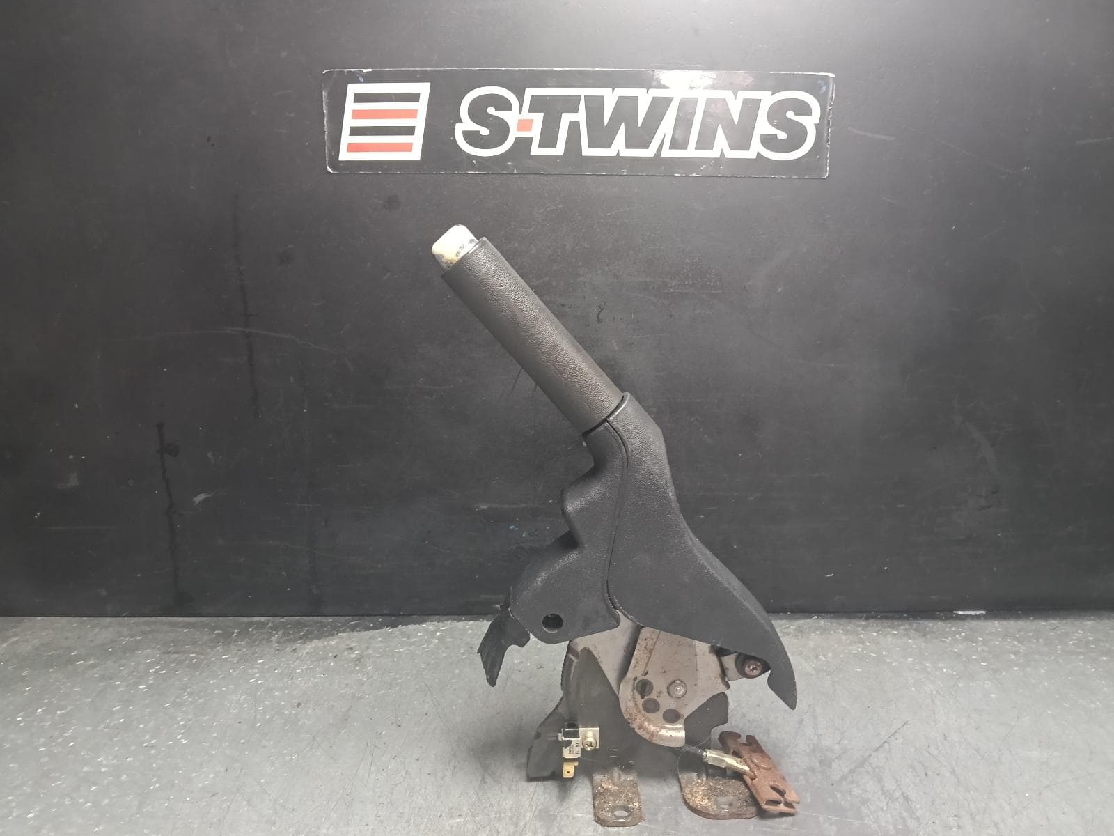 Used auto part listing image: 2009 HYUNDAI GETZ HANDBRAKE LEVER TB, 09/02-09/11 0000409090