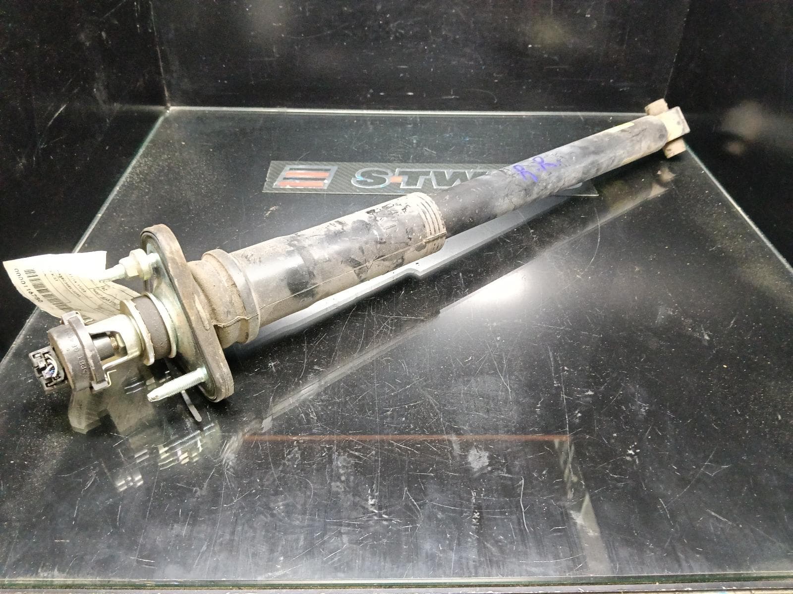 Used auto part listing image: 2021 LEXUS RC RIGHT REAR STRUT XC10, 11/14-11/25 0000408836