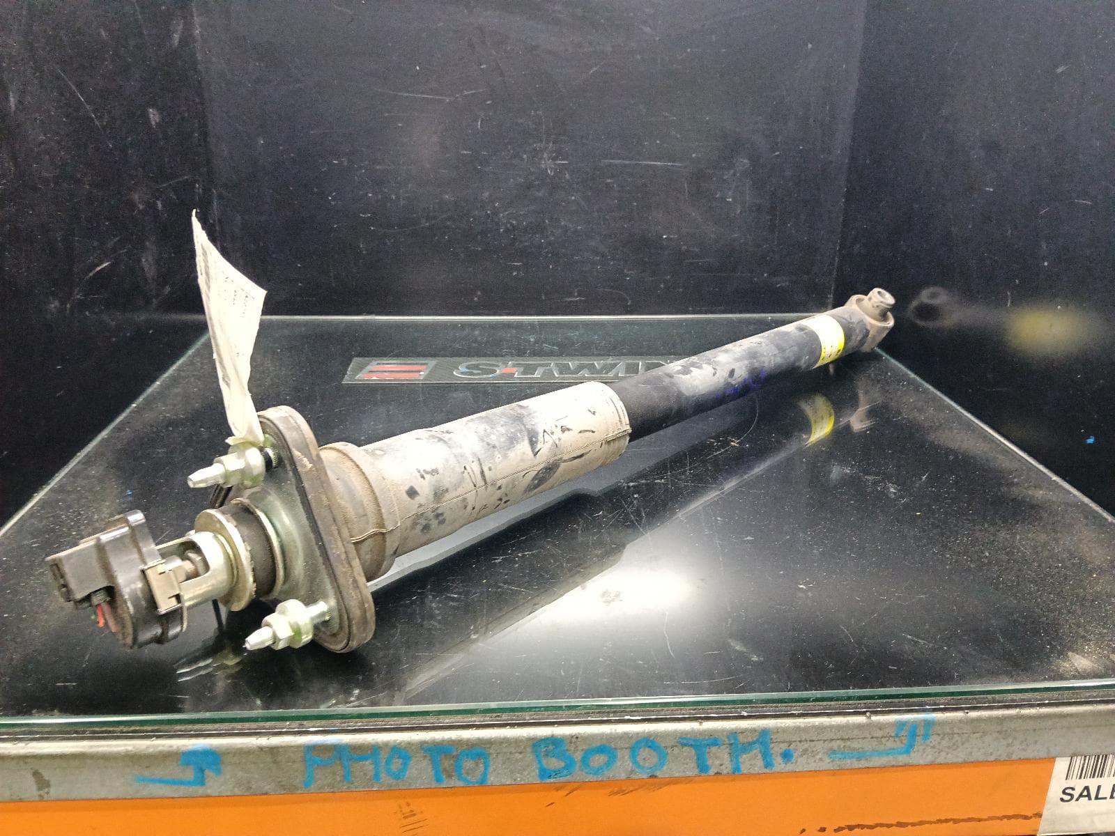 Used auto part listing image: 2019 LEXUS RC LEFT REAR STRUT XC10, 11/14-11/25 0000408839