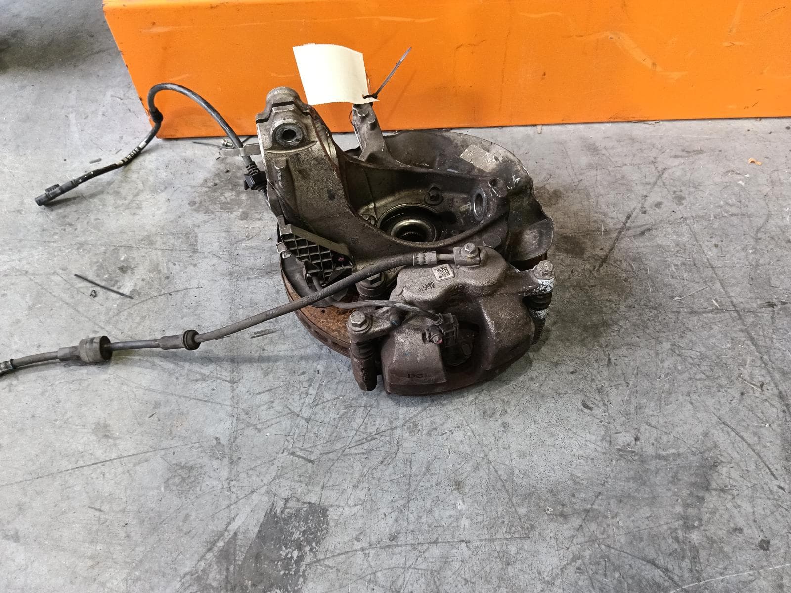 Used auto part listing image: 2021 MERCEDES GLB CLASS RIGHT FRONT HUB ASSEMBLY X247, FWD, 12/19-05/26 0000408858