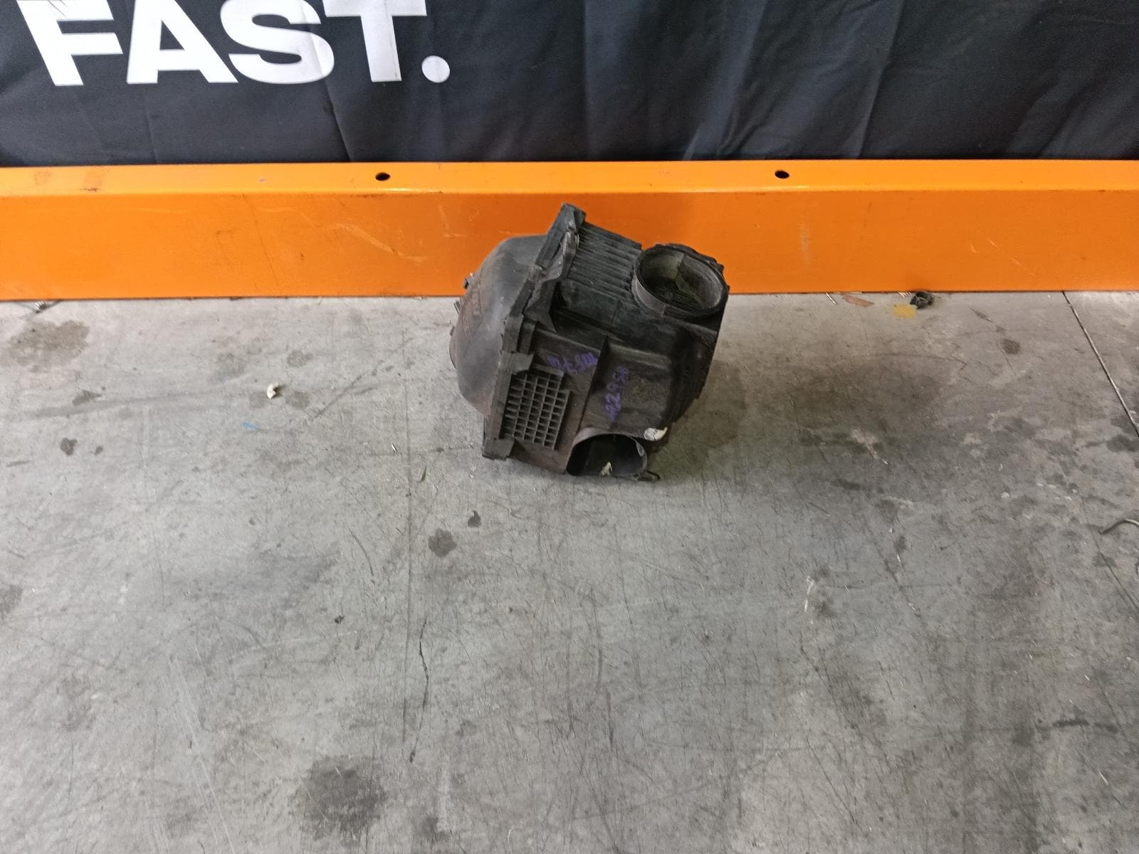 Used auto part listing image: 2017 RAM 2500/3500 AIR CLEANER BOX 2016-2020 0000408860