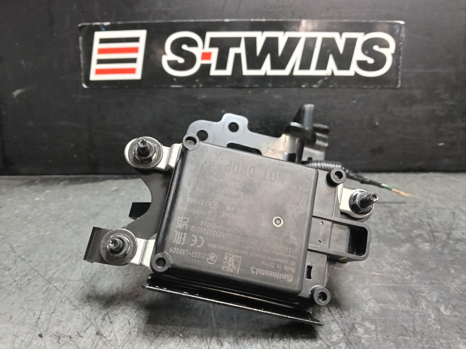 Used auto part listing image: 2024 NISSAN NAVARA REVERSE CAMERA FRONT RADAR SENSOR (GRILLE MOUNTED), P/N 284386WK2D, NP300, 05/15-12/25 0000408202