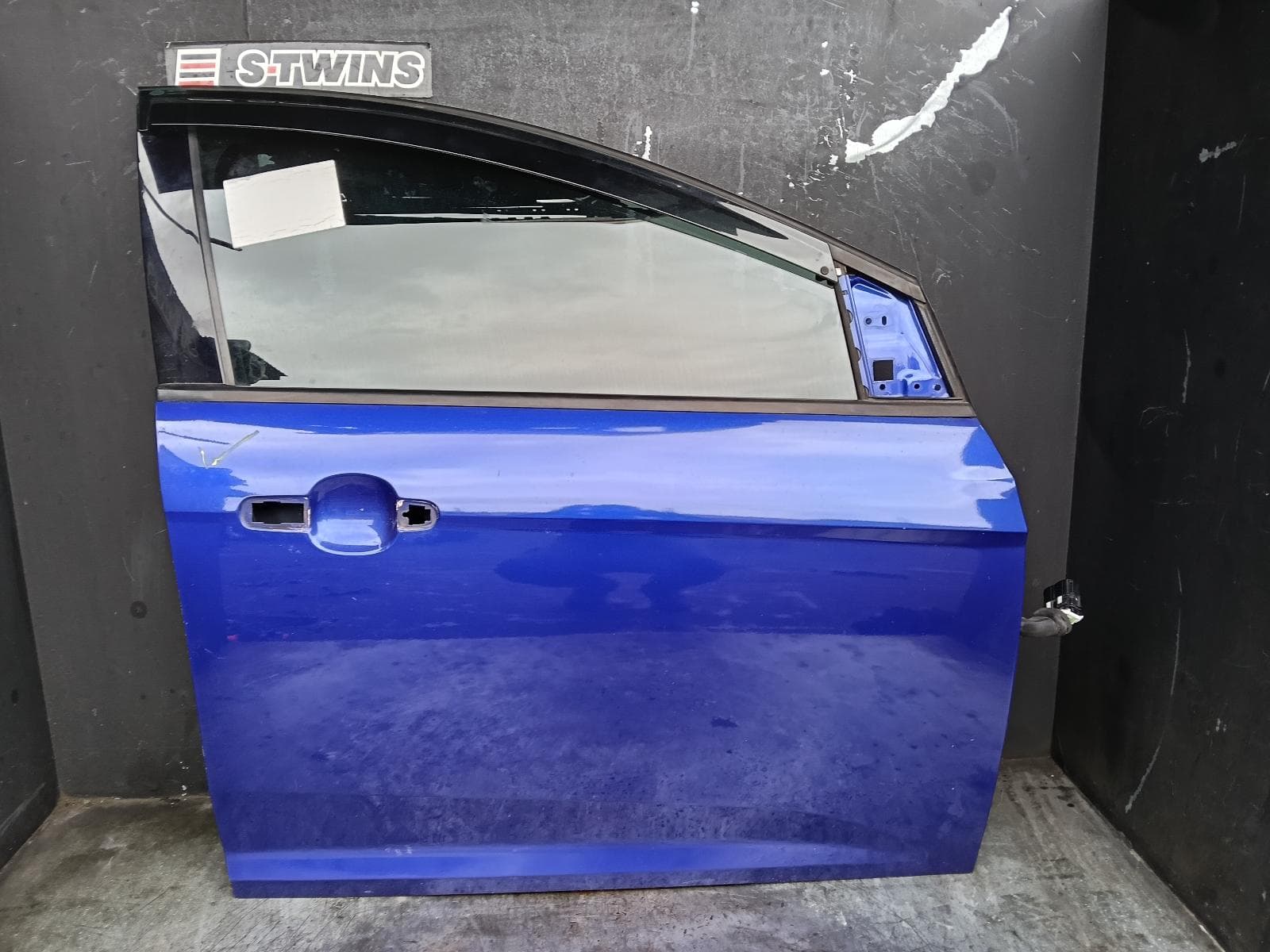 Used auto part listing image: 2012 FORD FOCUS RIGHT FRONT DOOR LW, VIN WF0, 08/11-09/13 0000410196