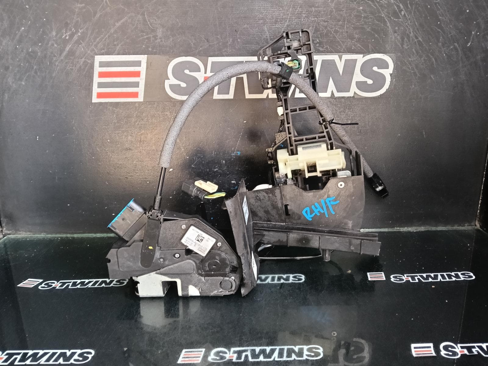 Used auto part listing image: 2012 FORD FOCUS DOOR BOOT GATE LOCK RIGHT FRONT DOOR LOCK, W/ KEYLESS ENTRY TYPE, LW, 05/11-08/15 0000410418