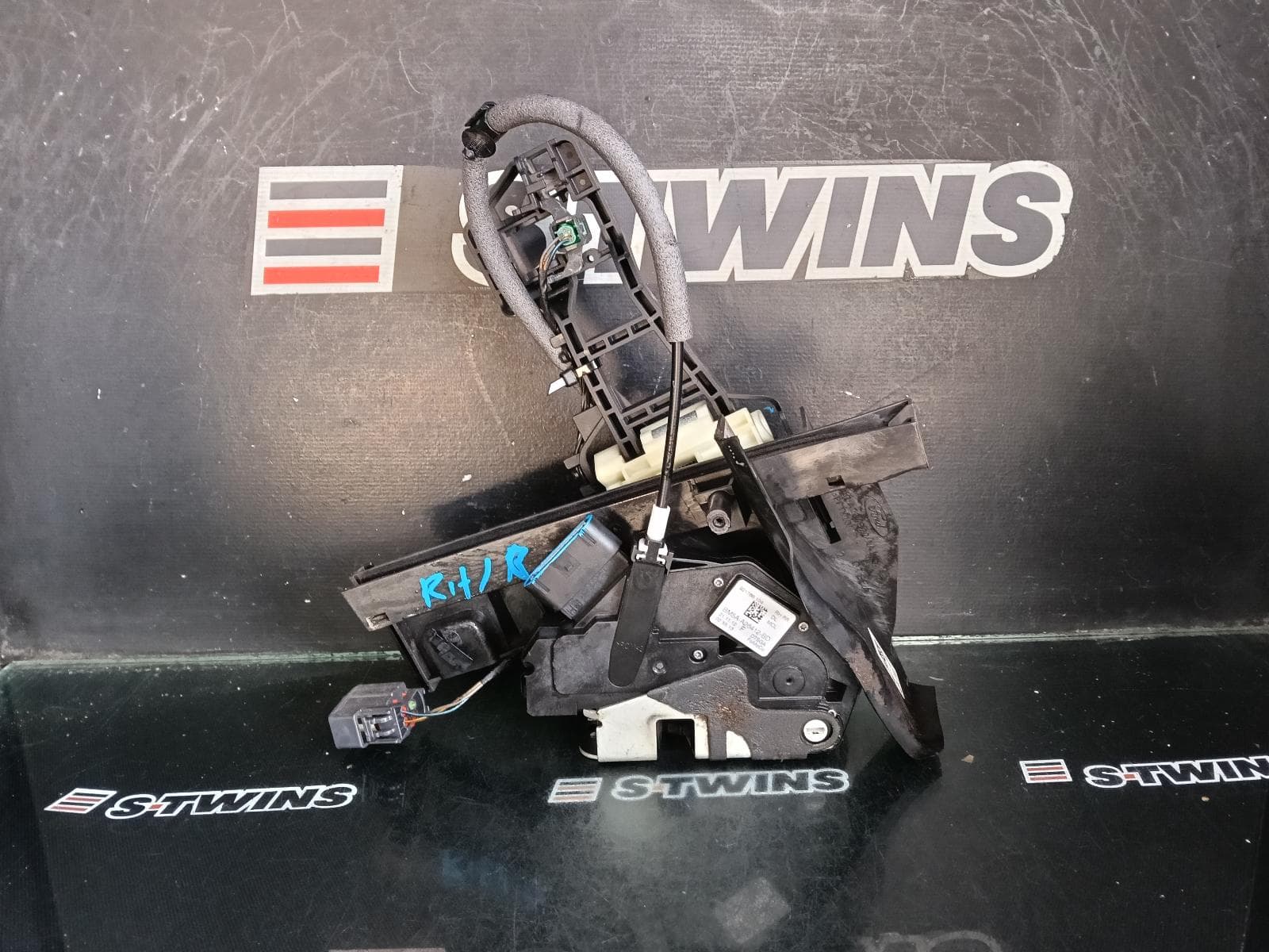 Used auto part listing image: 2012 FORD FOCUS DOOR BOOT GATE LOCK RIGHT REAR DOOR LOCK, LW, 05/11-08/15 0000410419
