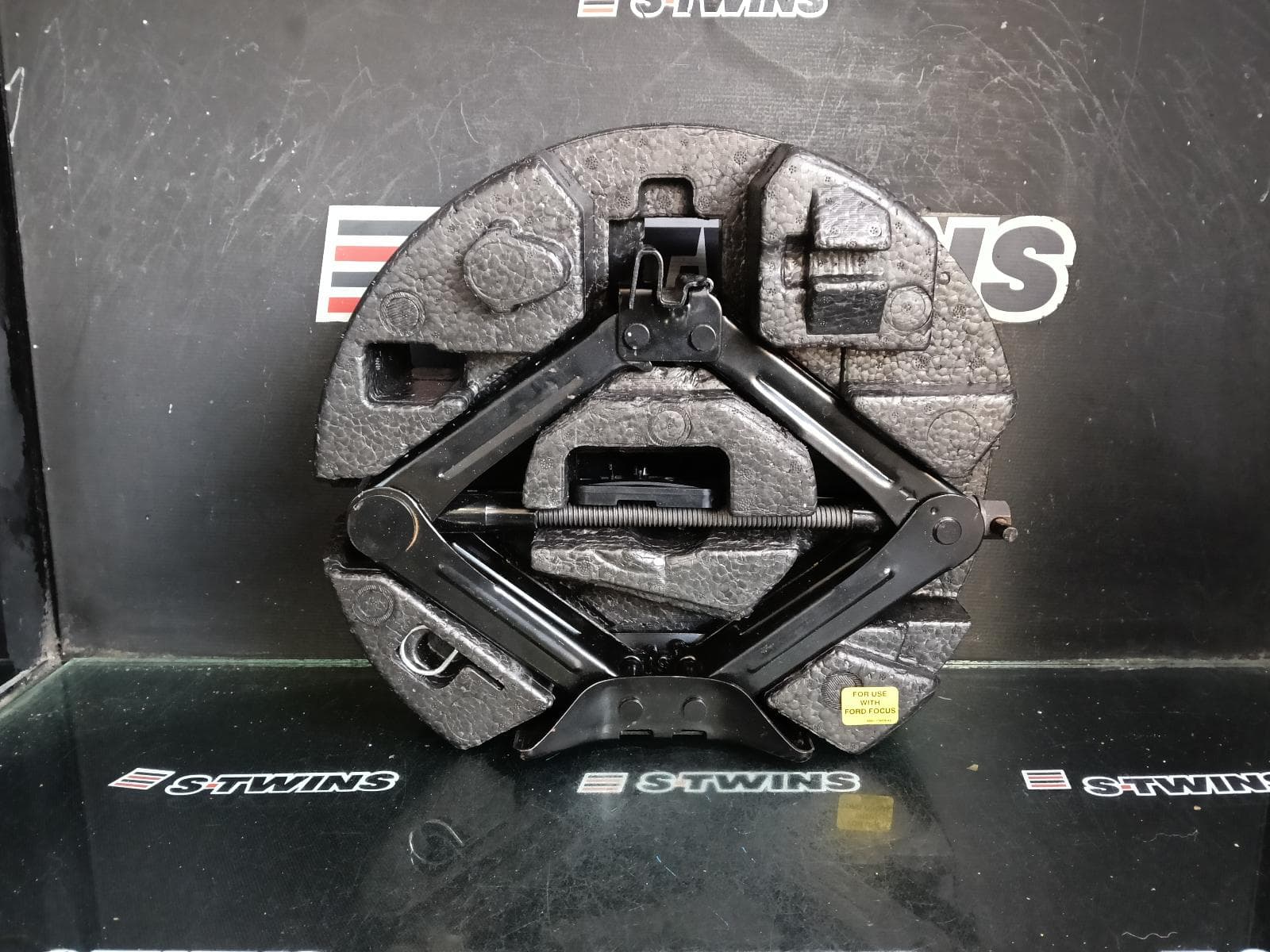 Used auto part listing image: 2012 FORD FOCUS JACK TOOL KIT LW, 05/11-08/15 0000410435