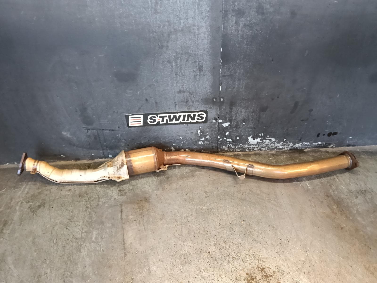 Used auto part listing image: 2015 SUBARU LIBERTY CATALYTIC CONVERTER UNDER CAR-CAT TYPE, 2.5, FB25, PETROL, 6TH GEN, 08/14-04/21 0000409335