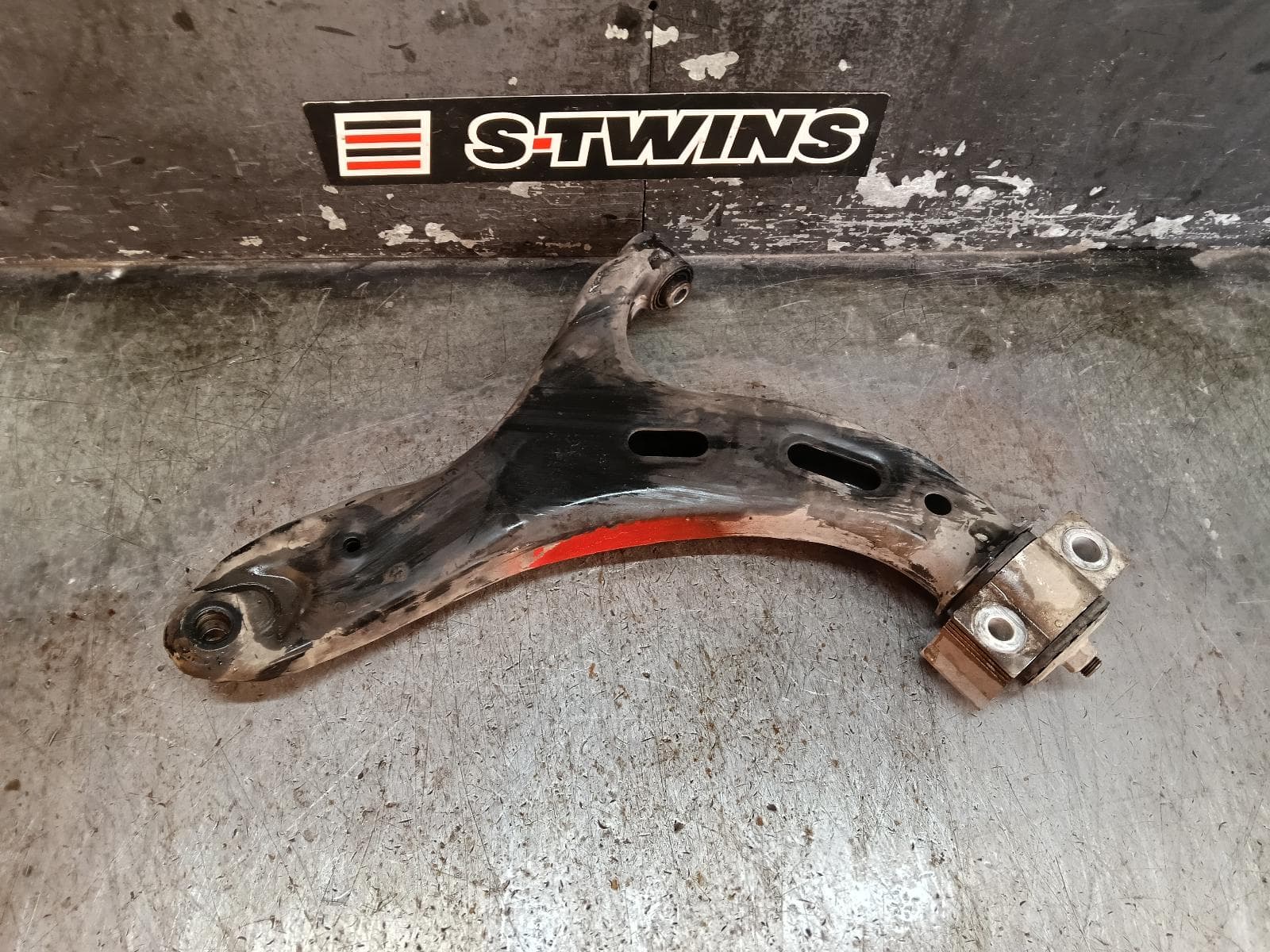 Used auto part listing image: 2015 SUBARU LIBERTY LEFT FRONT LOWER CONTROL ARM 6TH GEN, 08/14-04/21 0000409352